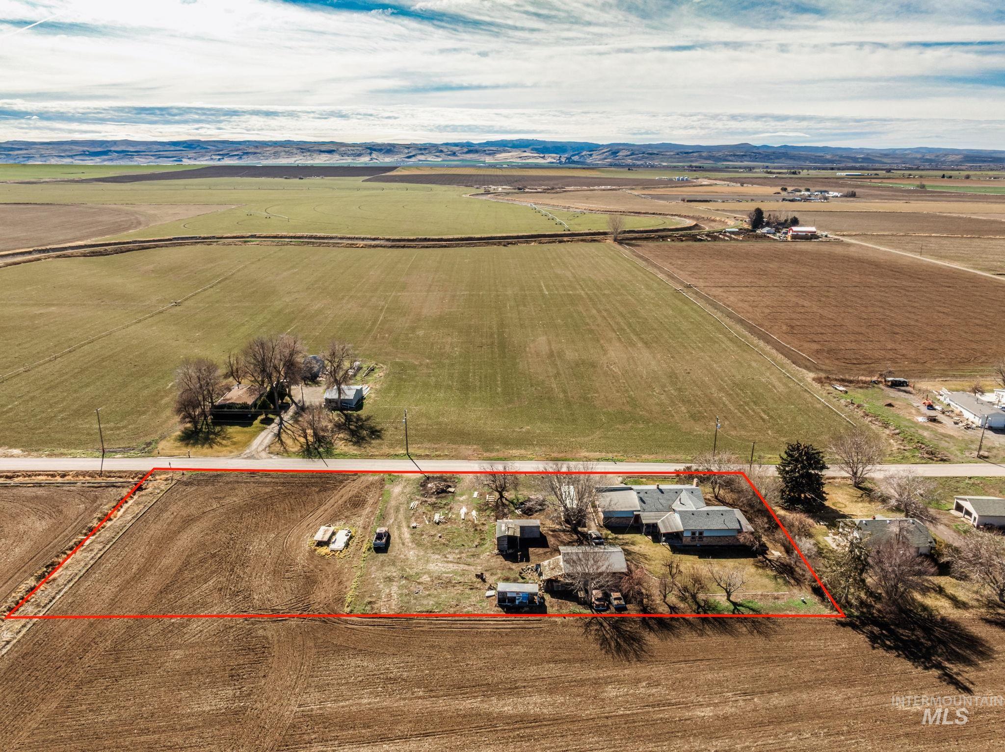 3918 E 3600 N, Hansen, Idaho 83334, 3 Bedrooms, 2 Bathrooms, Residential For Sale, Price $430,000,MLS 98975966