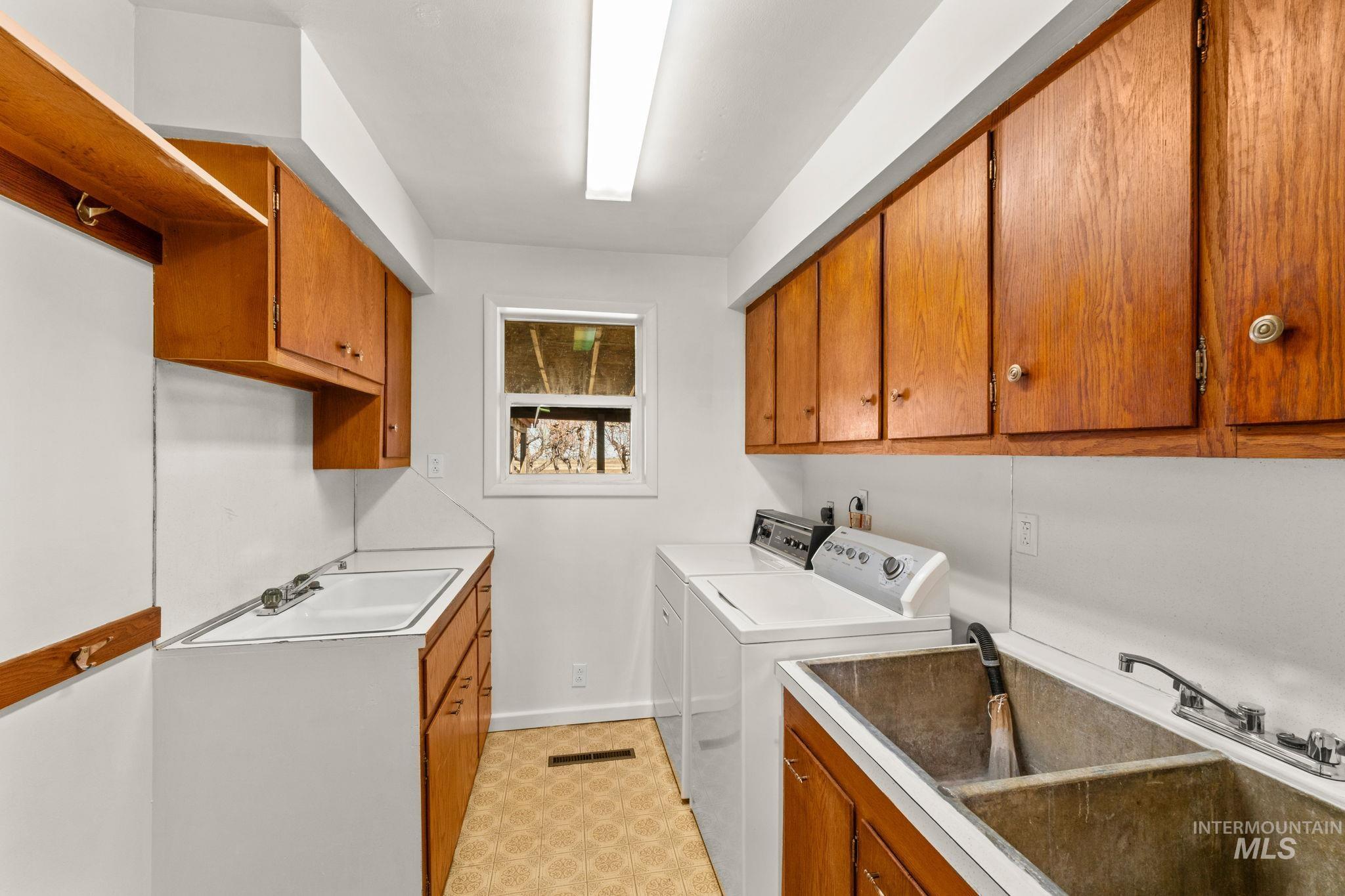 3918 E 3600 N, Hansen, Idaho 83334, 3 Bedrooms, 2 Bathrooms, Residential For Sale, Price $430,000,MLS 98975966