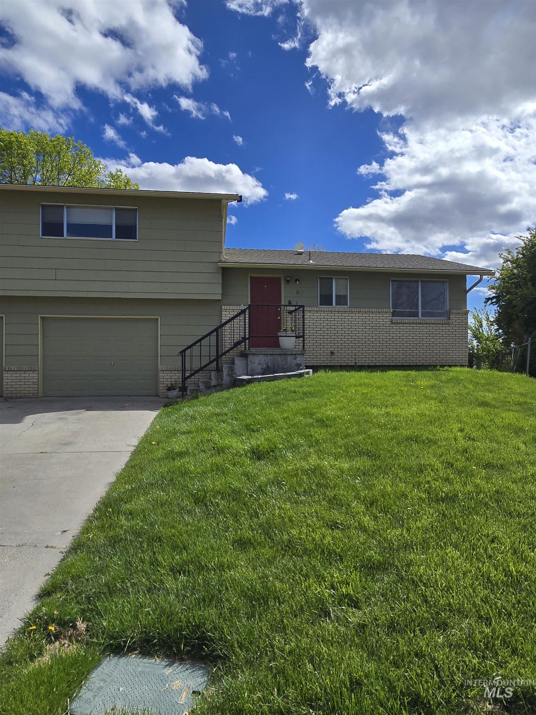 798 Skyhawk Drive, Ontario, Oregon 97914, 3 Bedrooms, 2 Bathrooms, Residential For Sale, Price $247,500, 98975968