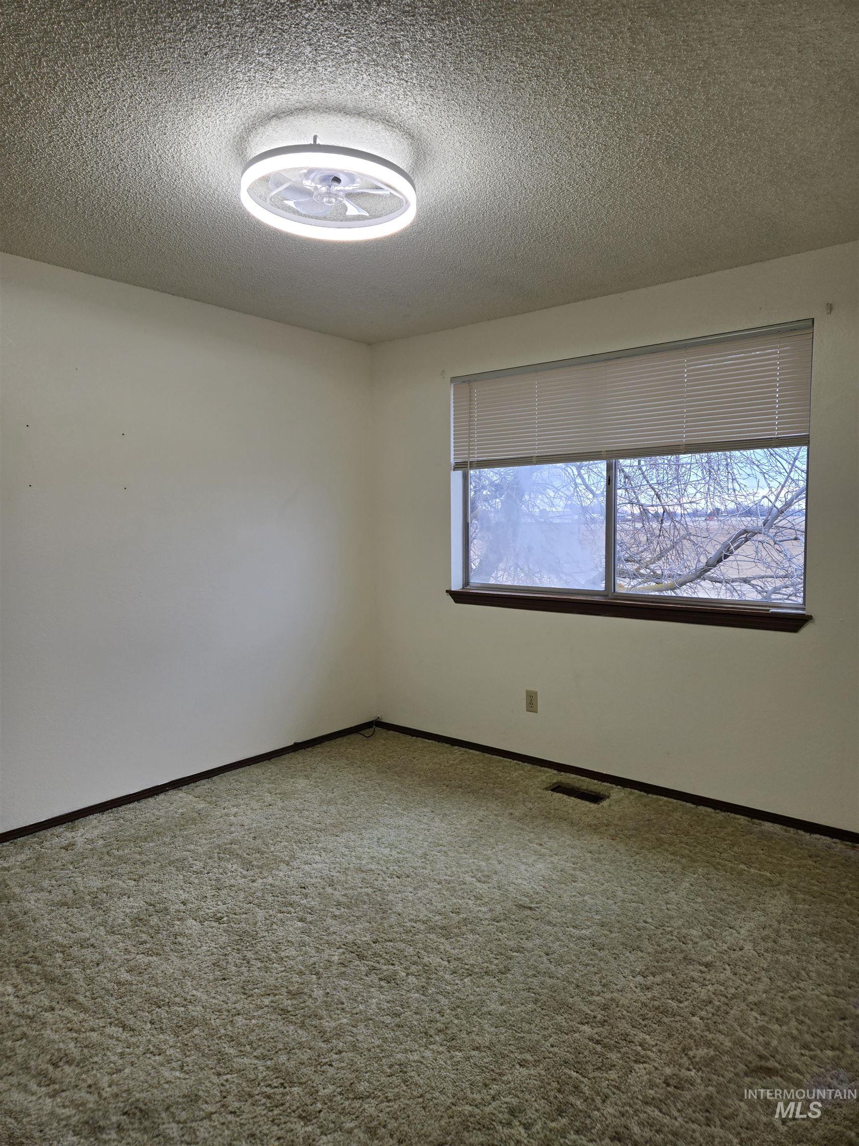 798 Skyhawk Drive, Ontario, Oregon 97914, 3 Bedrooms, 2 Bathrooms, Residential For Sale, Price $275,000, 98975968