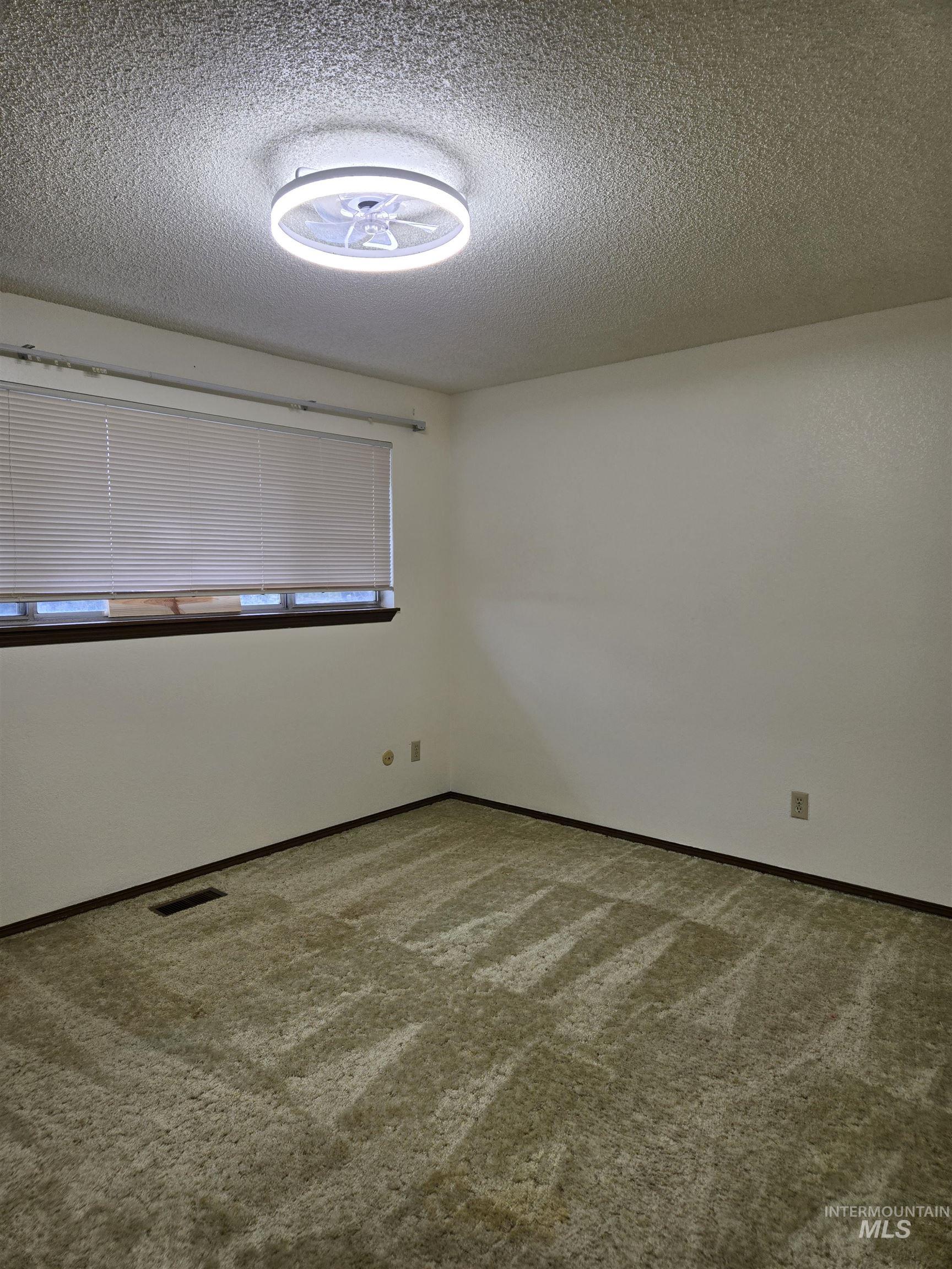 798 Skyhawk Drive, Ontario, Oregon 97914, 3 Bedrooms, 2 Bathrooms, Residential For Sale, Price $275,000, 98975968