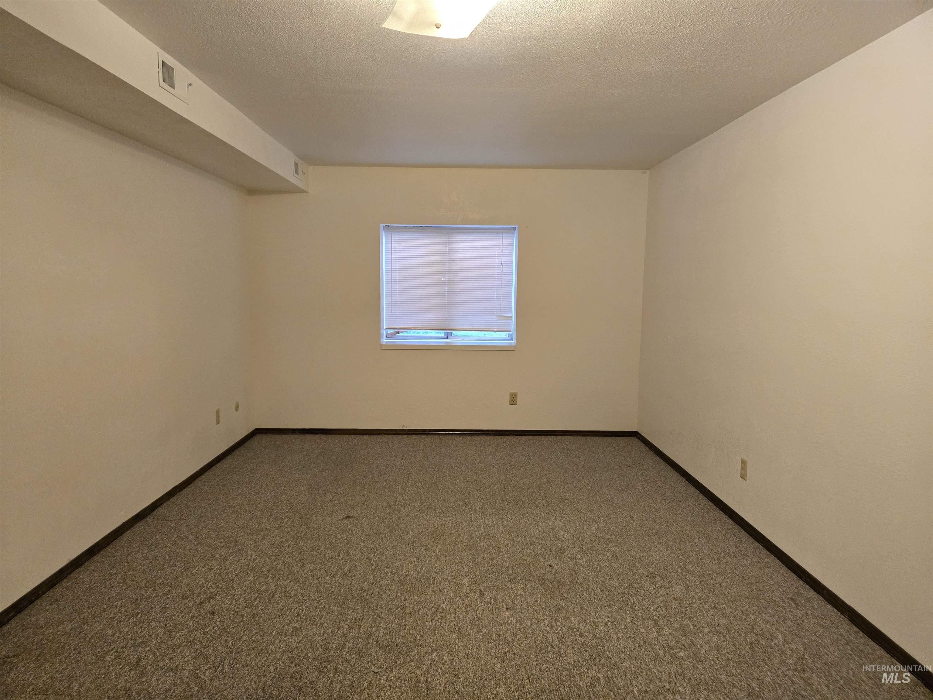 798 Skyhawk Drive, Ontario, Oregon 97914, 3 Bedrooms, 2 Bathrooms, Residential For Sale, Price $275,000, 98975968