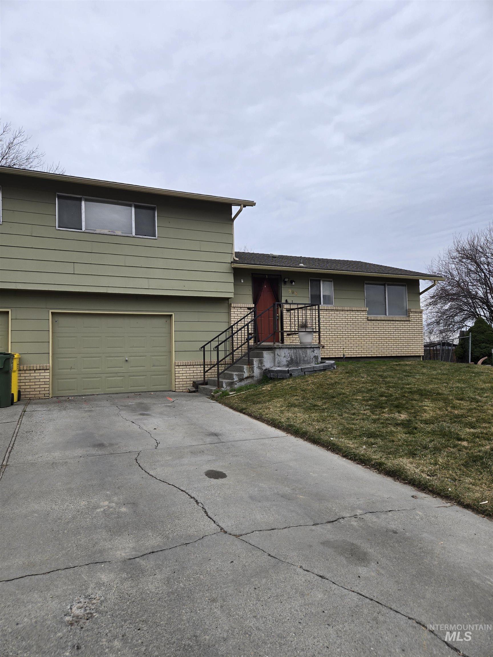 798 Skyhawk Drive, Ontario, Oregon 97914, 3 Bedrooms, 2 Bathrooms, Residential For Sale, Price $247,500, 98975968