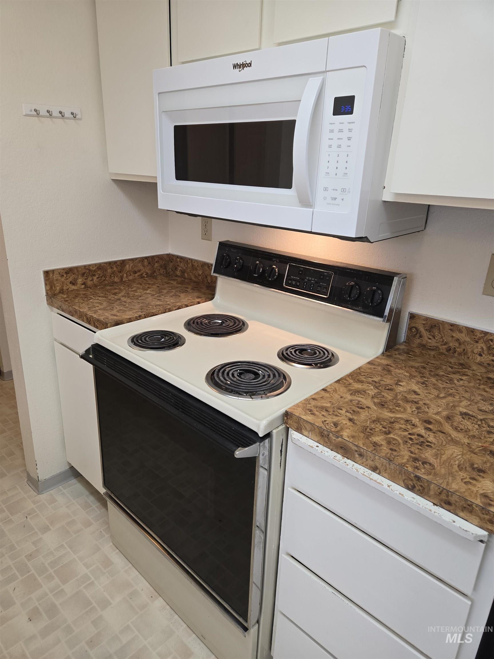 798 Skyhawk Drive, Ontario, Oregon 97914, 3 Bedrooms, 2 Bathrooms, Residential For Sale, Price $275,000, 98975968