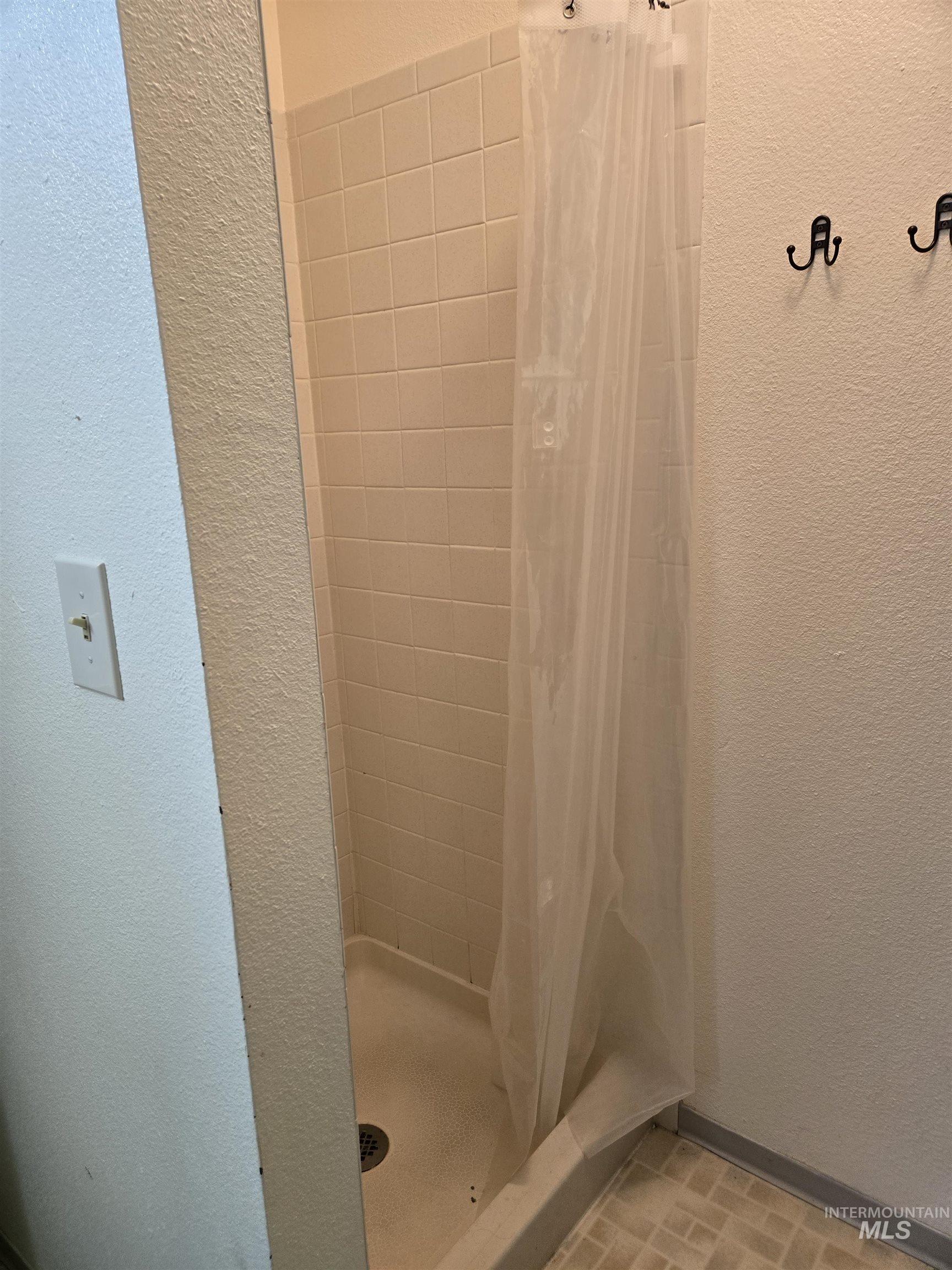 798 Skyhawk Drive, Ontario, Oregon 97914, 3 Bedrooms, 2 Bathrooms, Residential For Sale, Price $275,000, 98975968