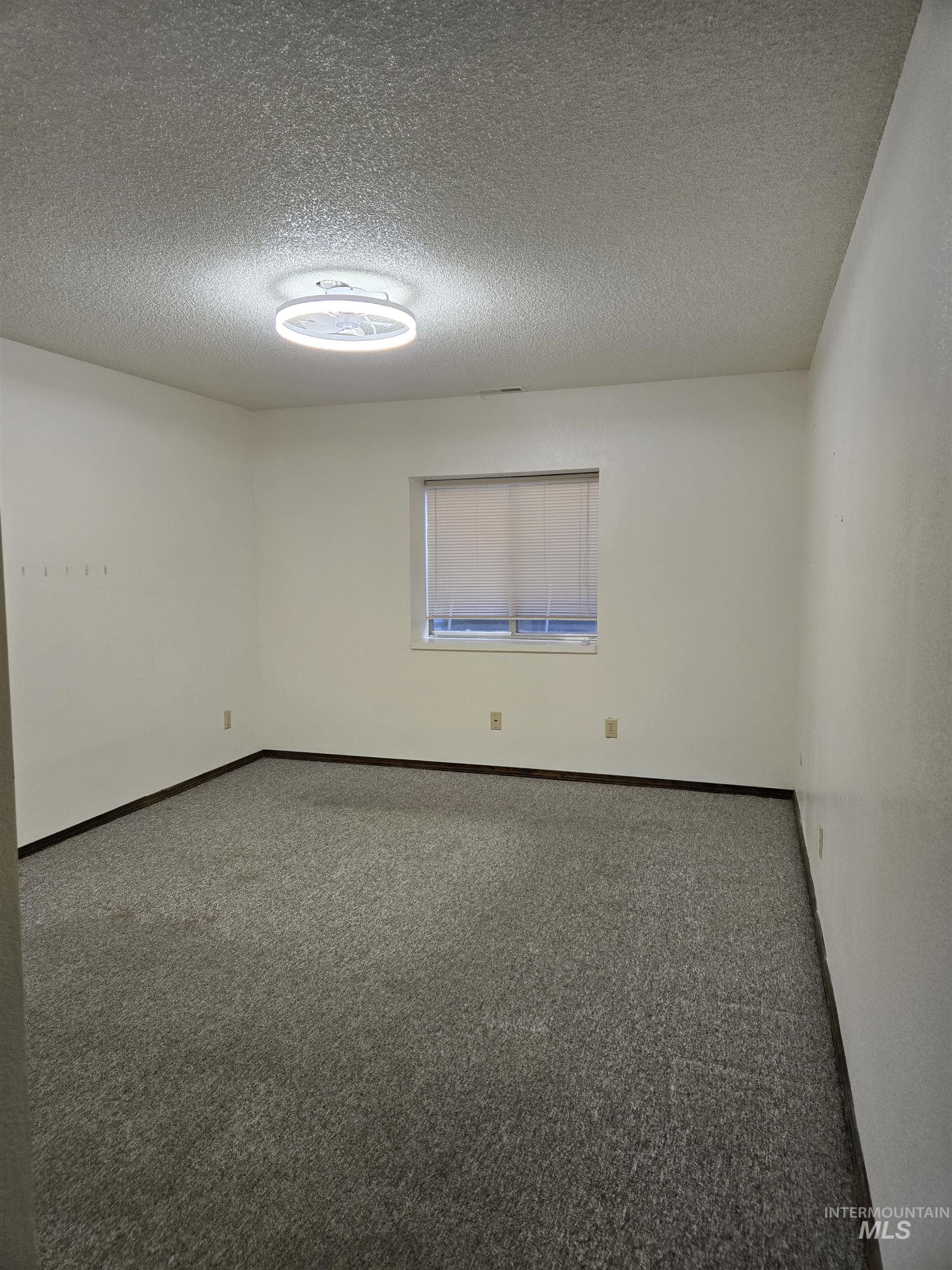 798 Skyhawk Drive, Ontario, Oregon 97914, 3 Bedrooms, 2 Bathrooms, Residential For Sale, Price $264,000,MLS 98975968
