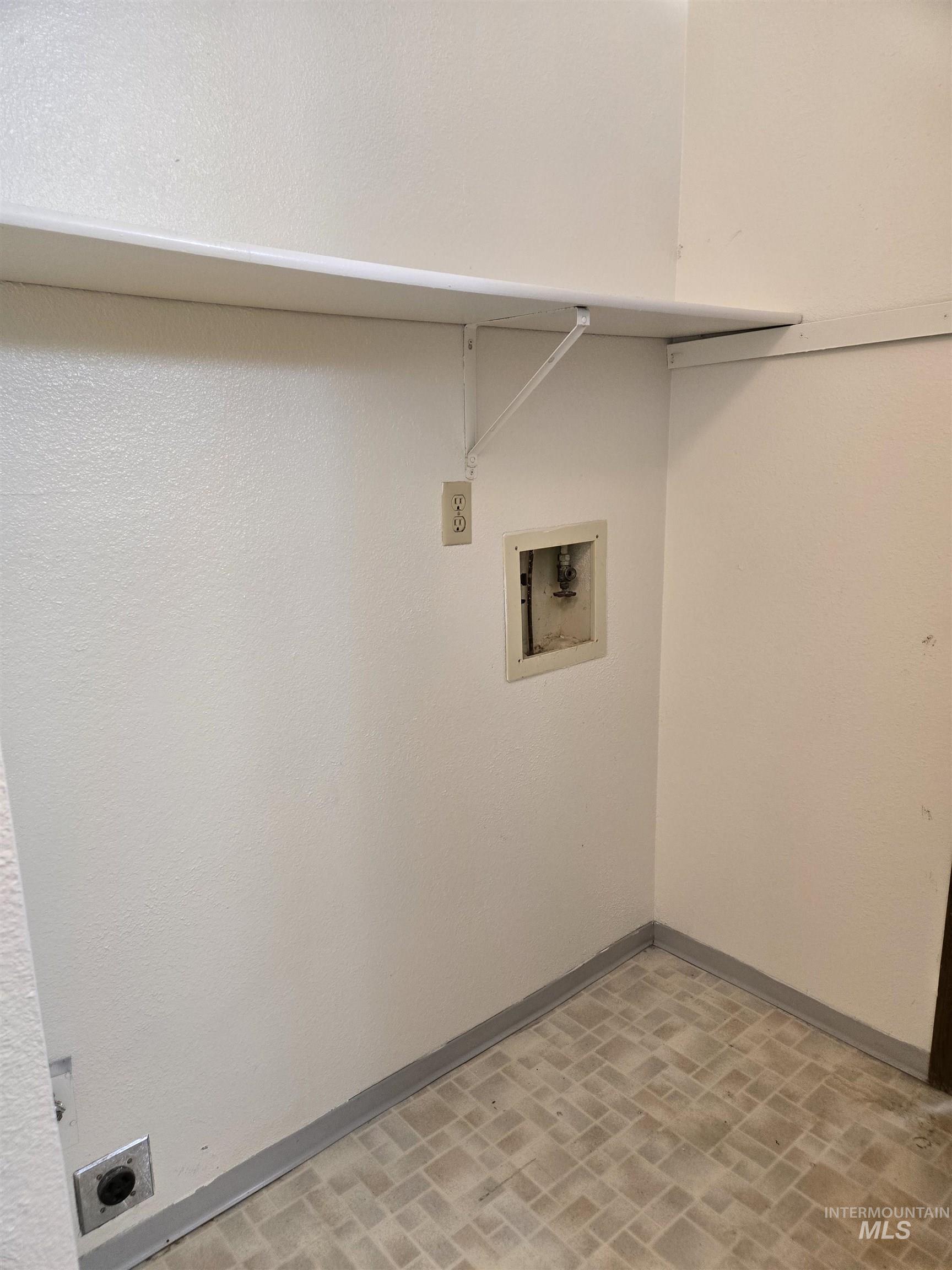 798 Skyhawk Drive, Ontario, Oregon 97914, 3 Bedrooms, 2 Bathrooms, Residential For Sale, Price $275,000, 98975968