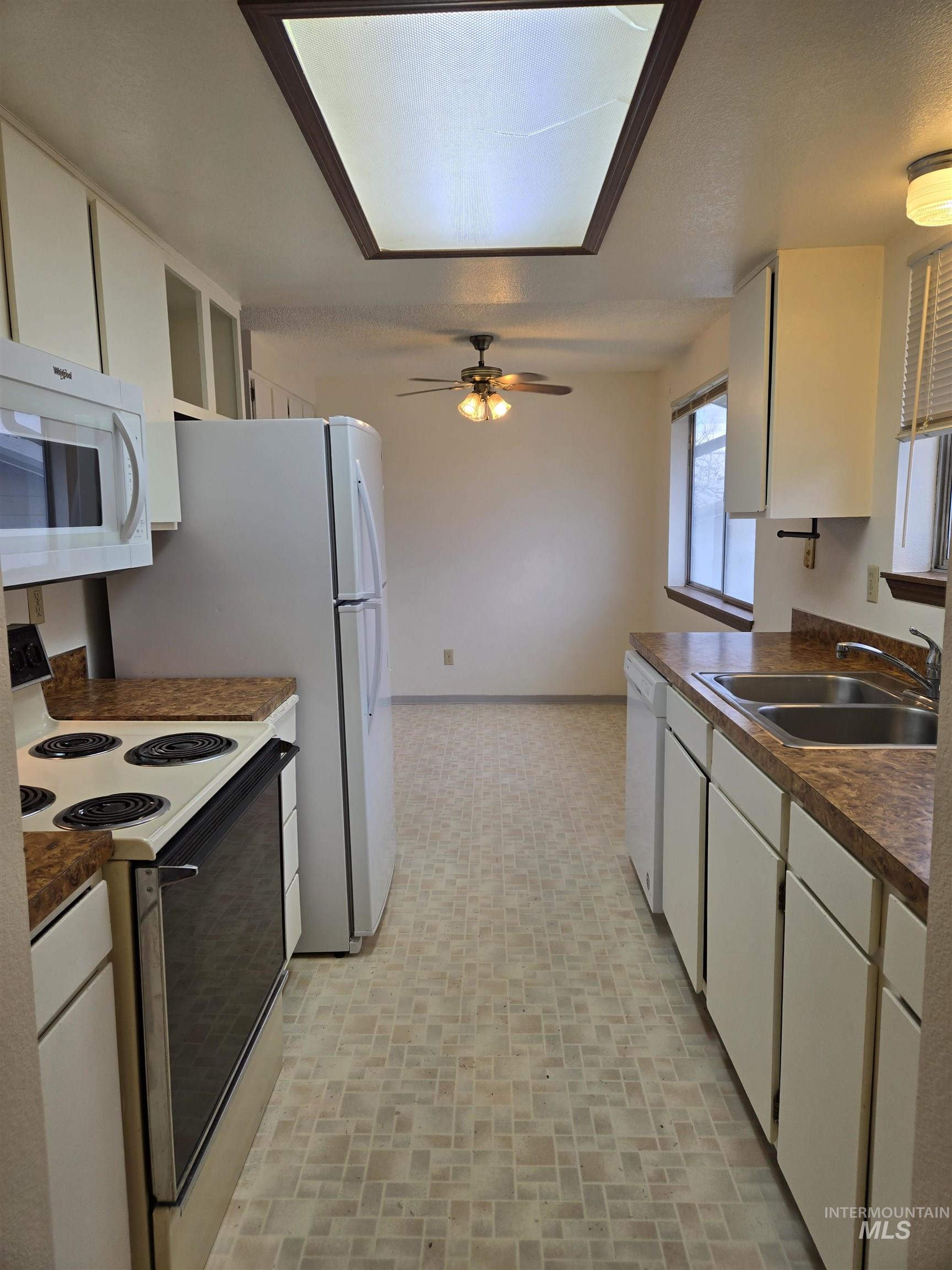 798 Skyhawk Drive, Ontario, Oregon 97914, 3 Bedrooms, 2 Bathrooms, Residential For Sale, Price $247,500, 98975968