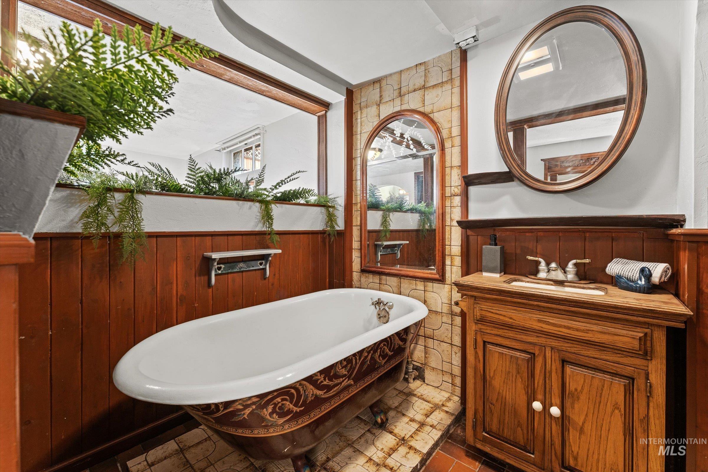 2205 S Kimball Ave, Caldwell, Idaho 83605, 3 Bedrooms, 2 Bathrooms, Residential For Sale, Price $350,000, 98975973