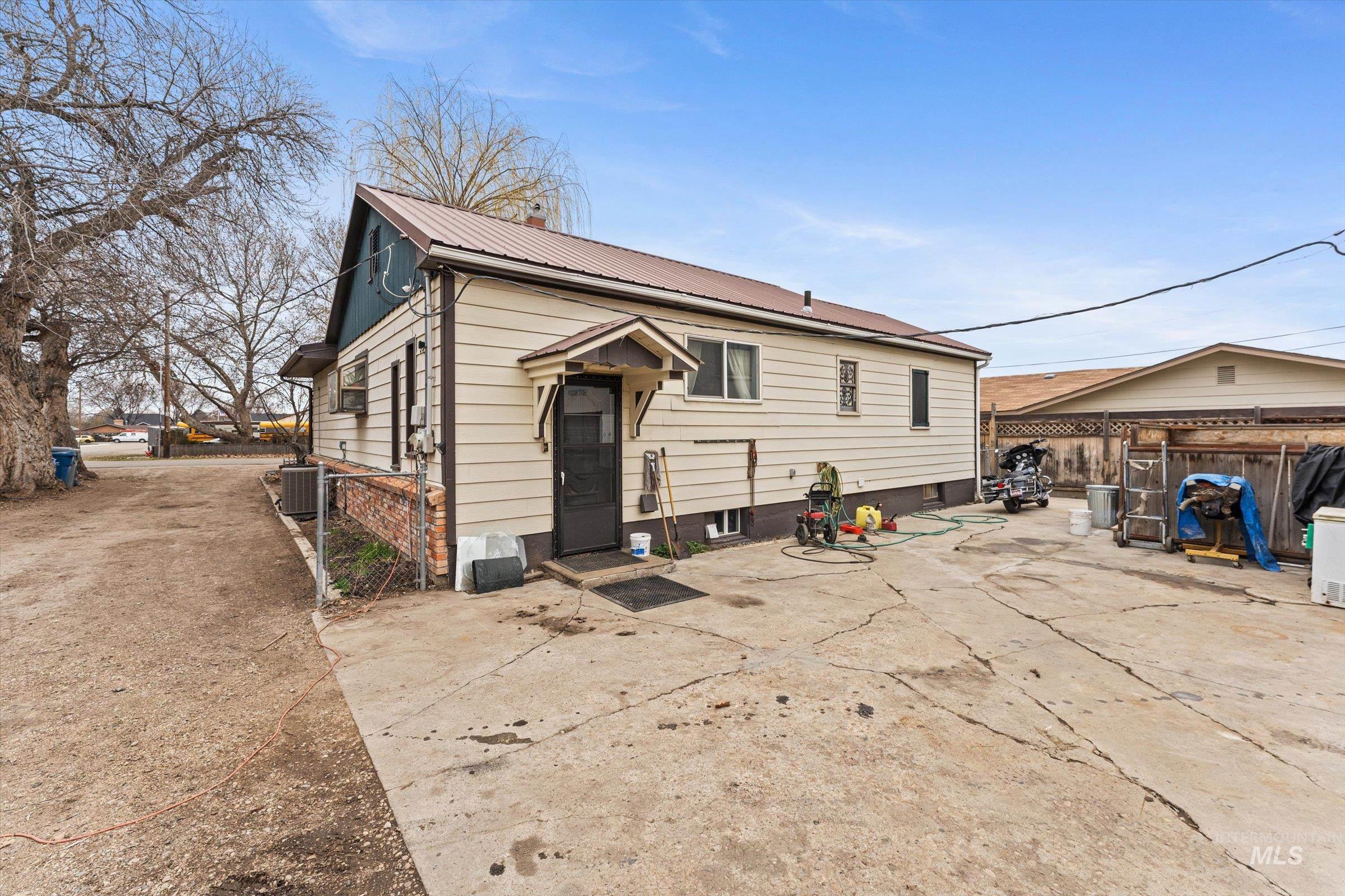 2205 S Kimball Ave, Caldwell, Idaho 83605, 3 Bedrooms, 2 Bathrooms, Residential For Sale, Price $350,000, 98975973