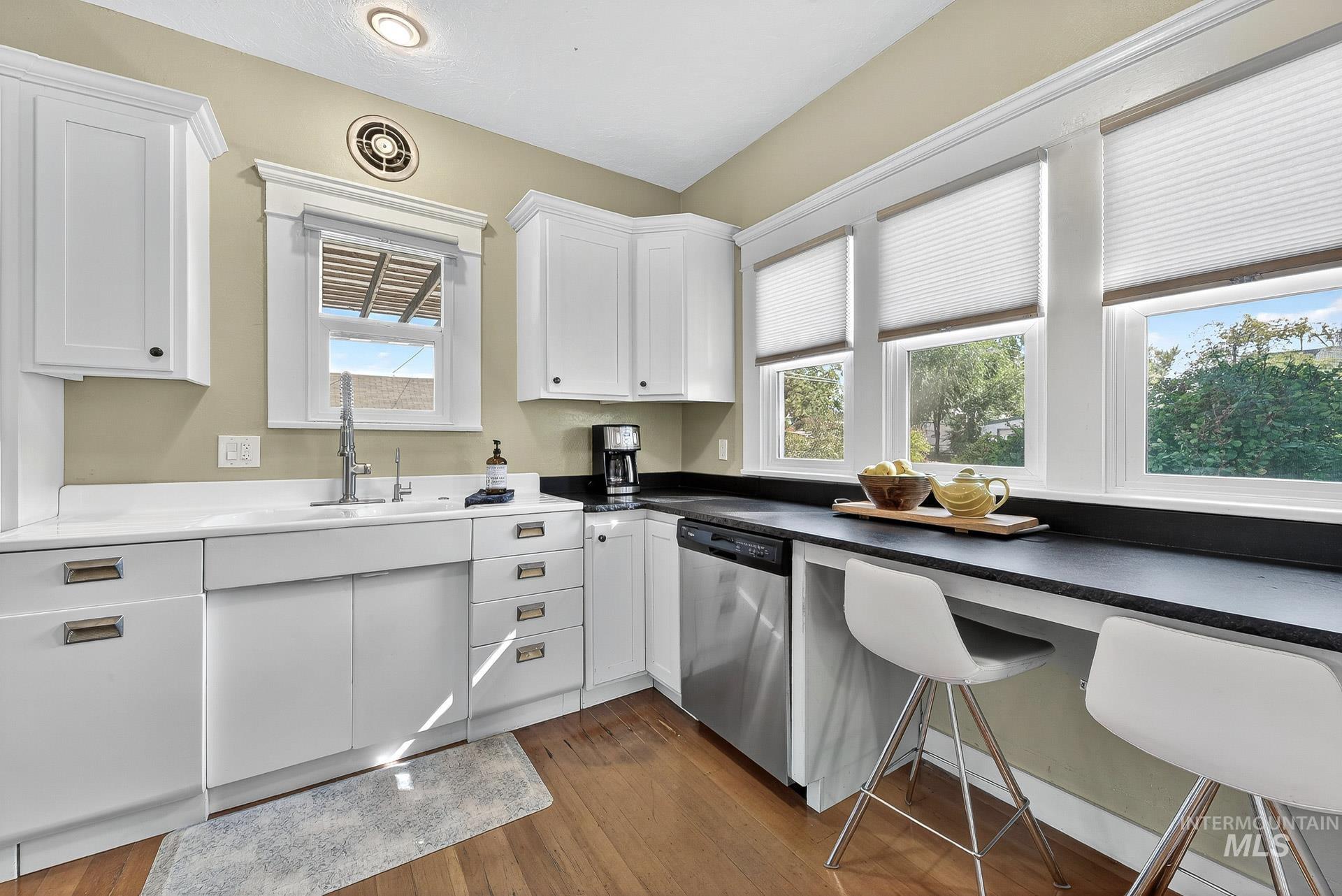 1703 N Hartman St., Boise, Idaho 83704, 2 Bedrooms, 1 Bathroom, Residential For Sale, Price $509,000, 98975976