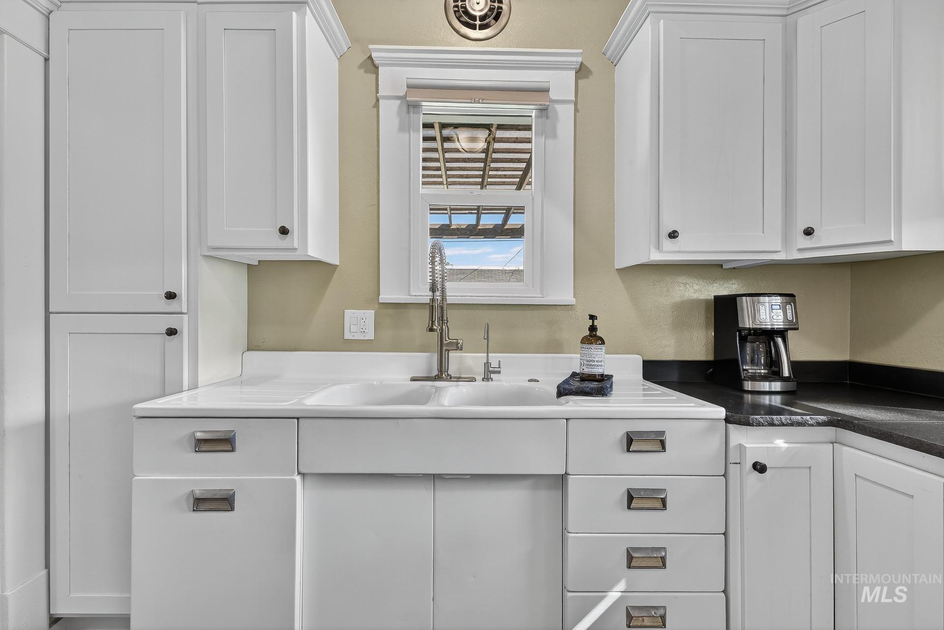 1703 N Hartman St., Boise, Idaho 83704, 2 Bedrooms, 1 Bathroom, Residential For Sale, Price $509,000, 98975976