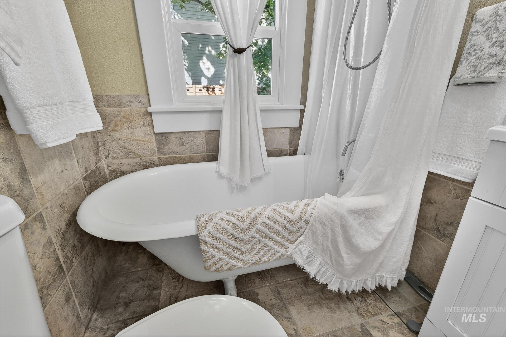 1703 N Hartman St., Boise, Idaho 83704, 2 Bedrooms, 1 Bathroom, Residential For Sale, Price $509,000, 98975976