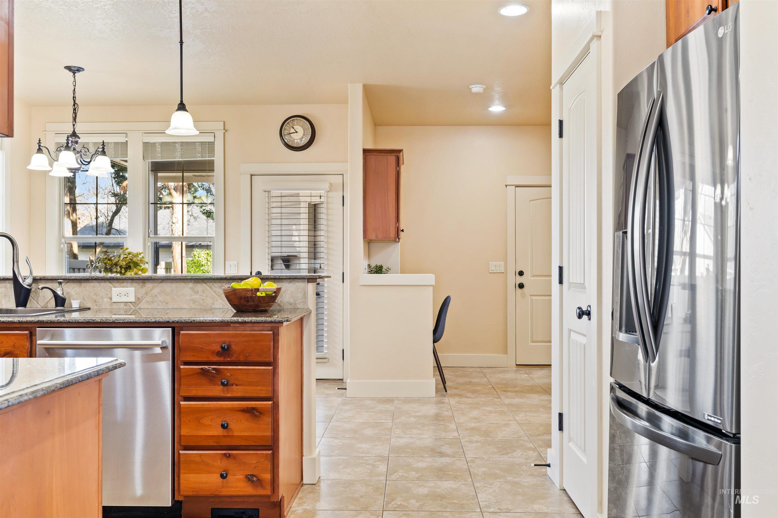 948 E Shadow Creek Ln, Eagle, Idaho 83616, 3 Bedrooms, 2.5 Bathrooms, Residential For Sale, Price $549,000, 98975977