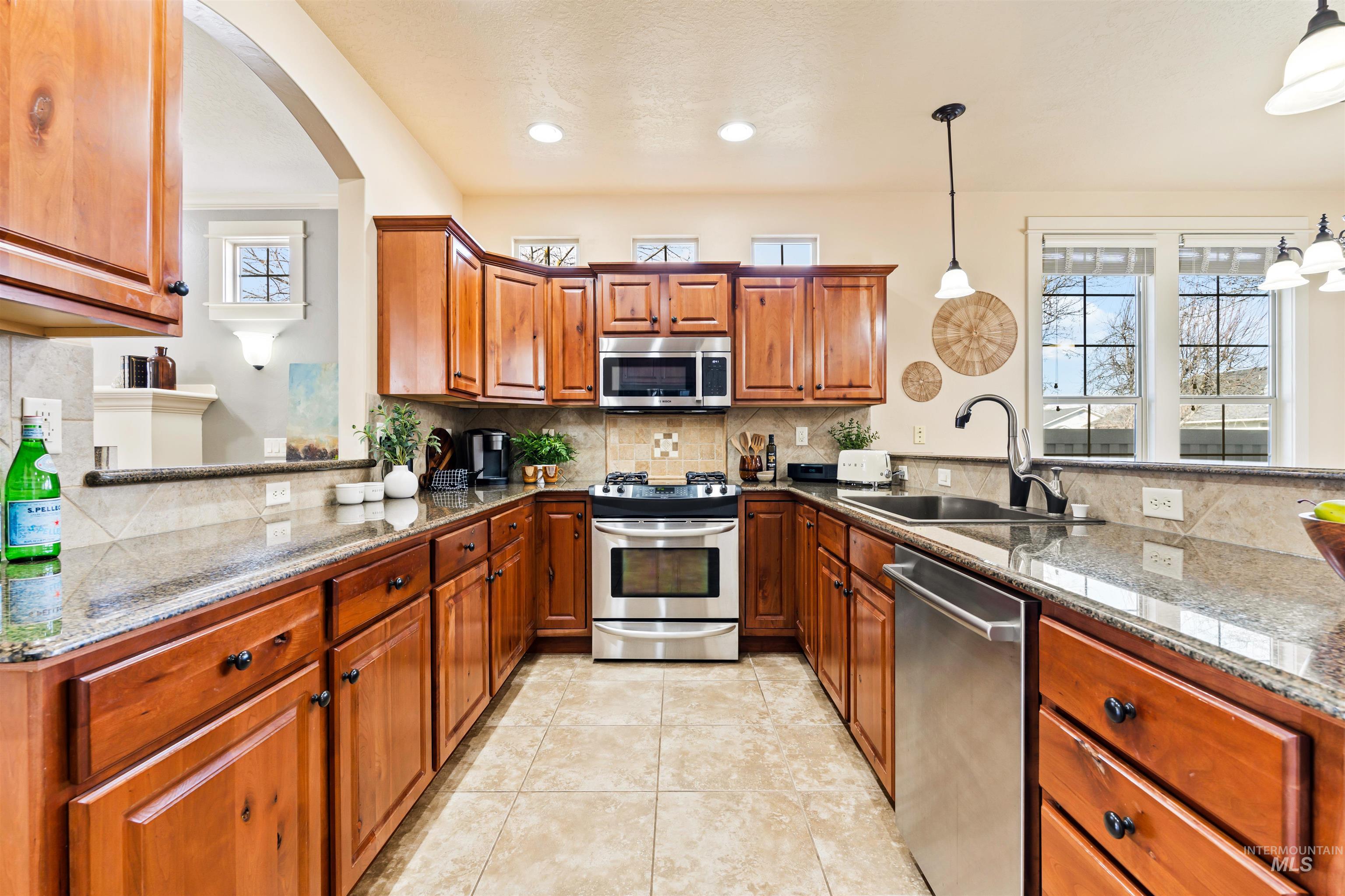 948 E Shadow Creek Ln, Eagle, Idaho 83616, 3 Bedrooms, 2.5 Bathrooms, Residential For Sale, Price $549,000, 98975977