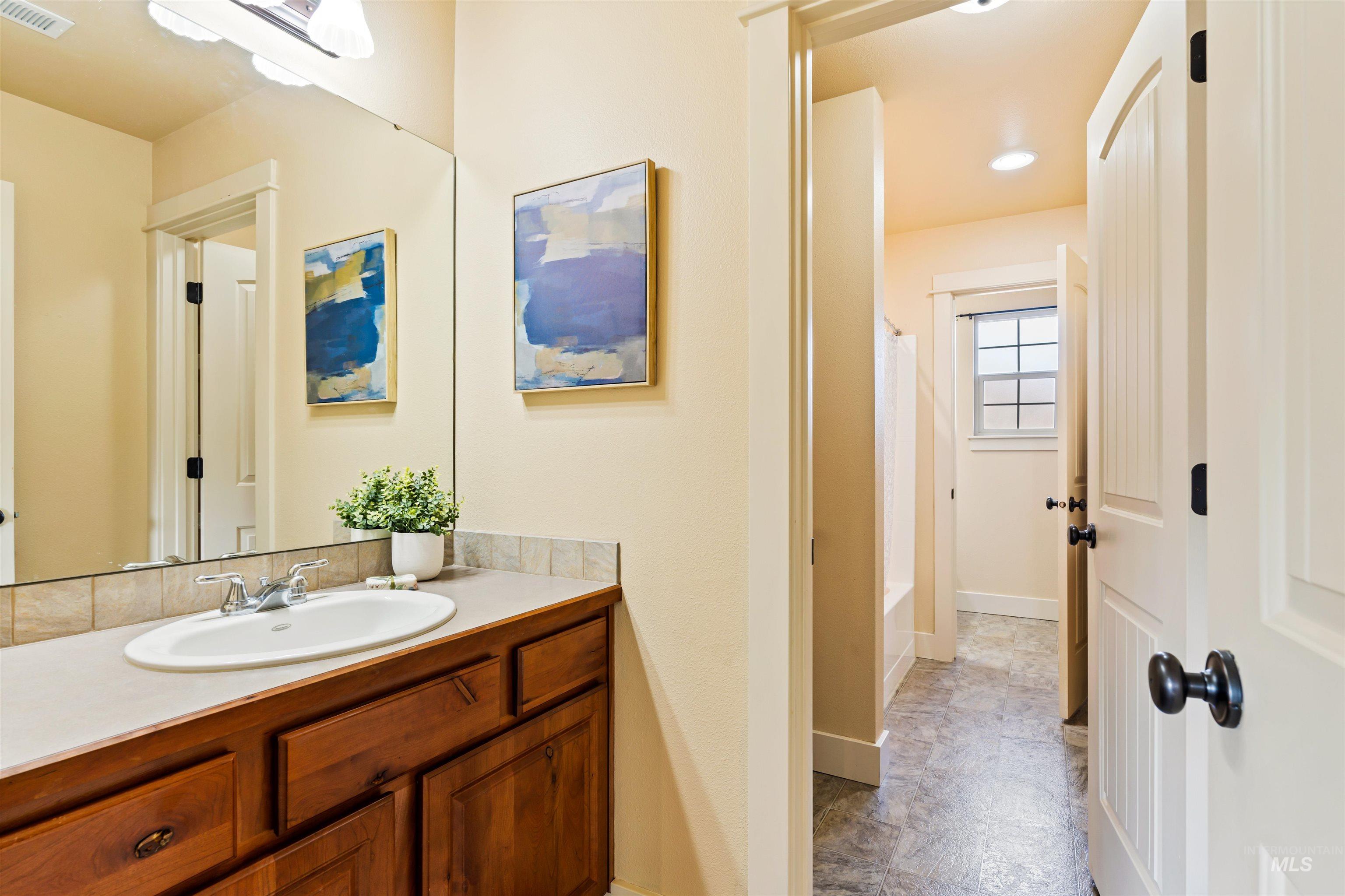 948 E Shadow Creek Ln, Eagle, Idaho 83616, 3 Bedrooms, 2.5 Bathrooms, Residential For Sale, Price $549,000, 98975977