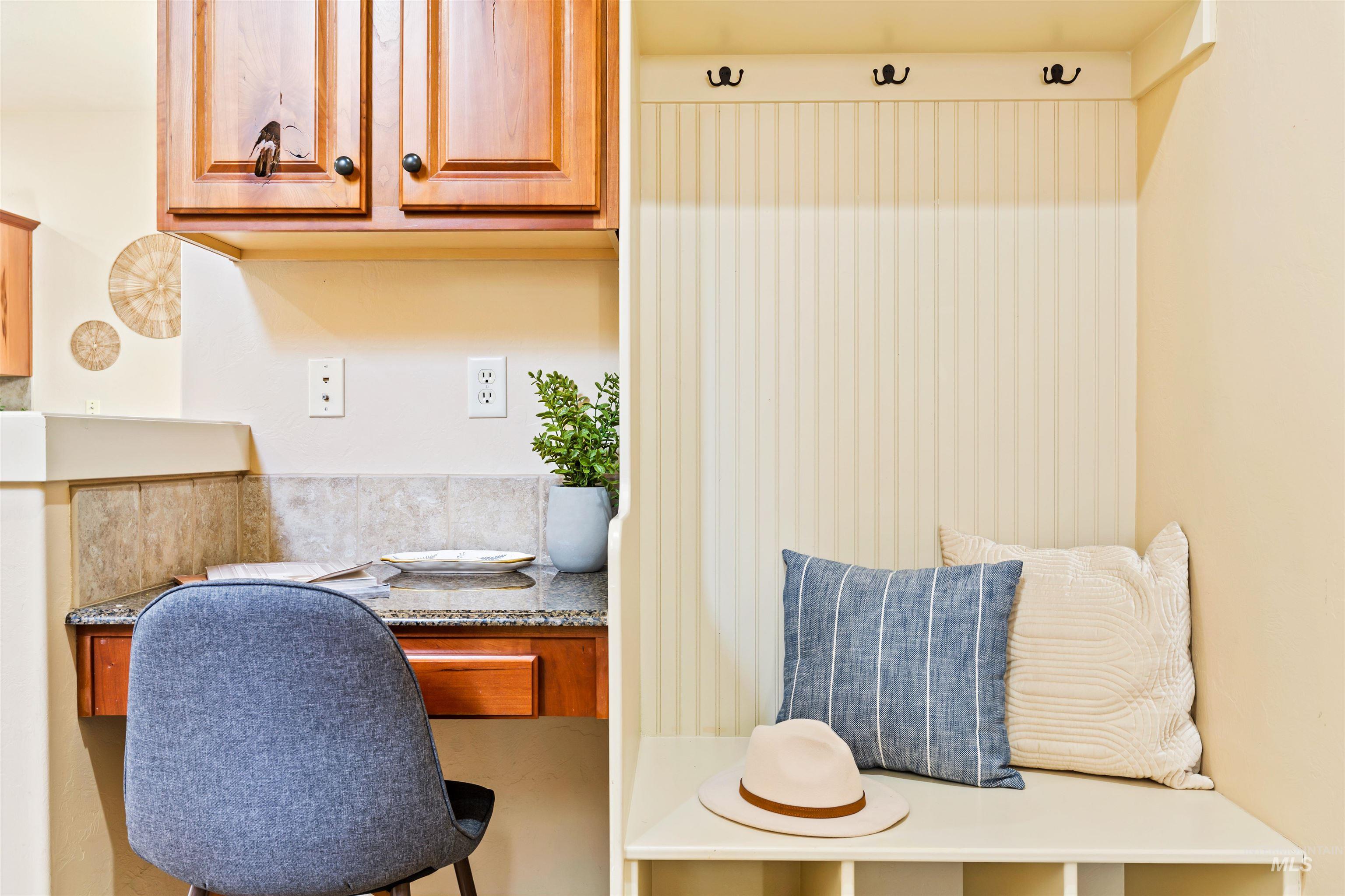 948 E Shadow Creek Ln, Eagle, Idaho 83616, 3 Bedrooms, 2.5 Bathrooms, Residential For Sale, Price $549,000, 98975977