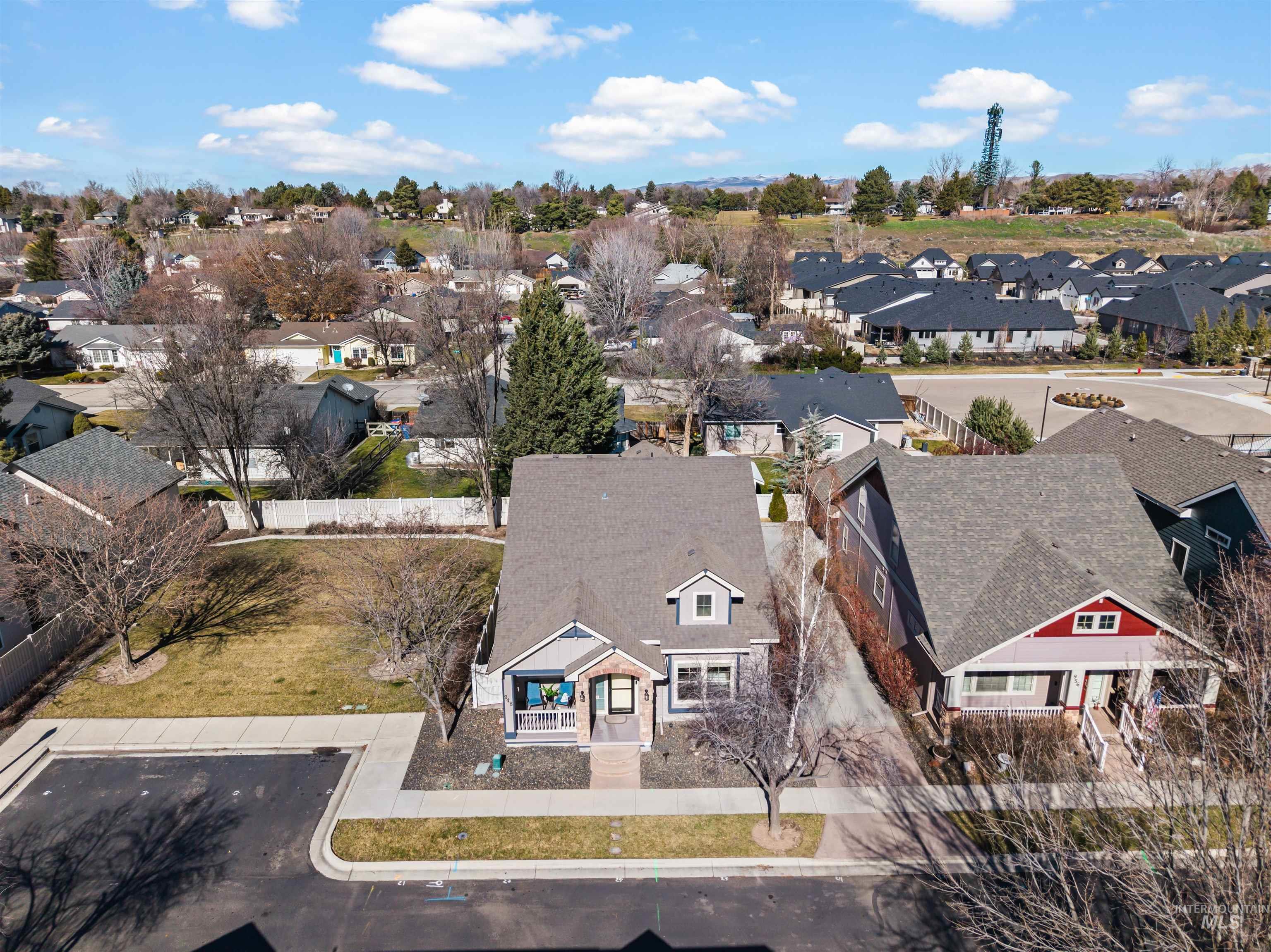 948 E Shadow Creek Ln, Eagle, Idaho 83616, 3 Bedrooms, 2.5 Bathrooms, Residential For Sale, Price $549,000, 98975977