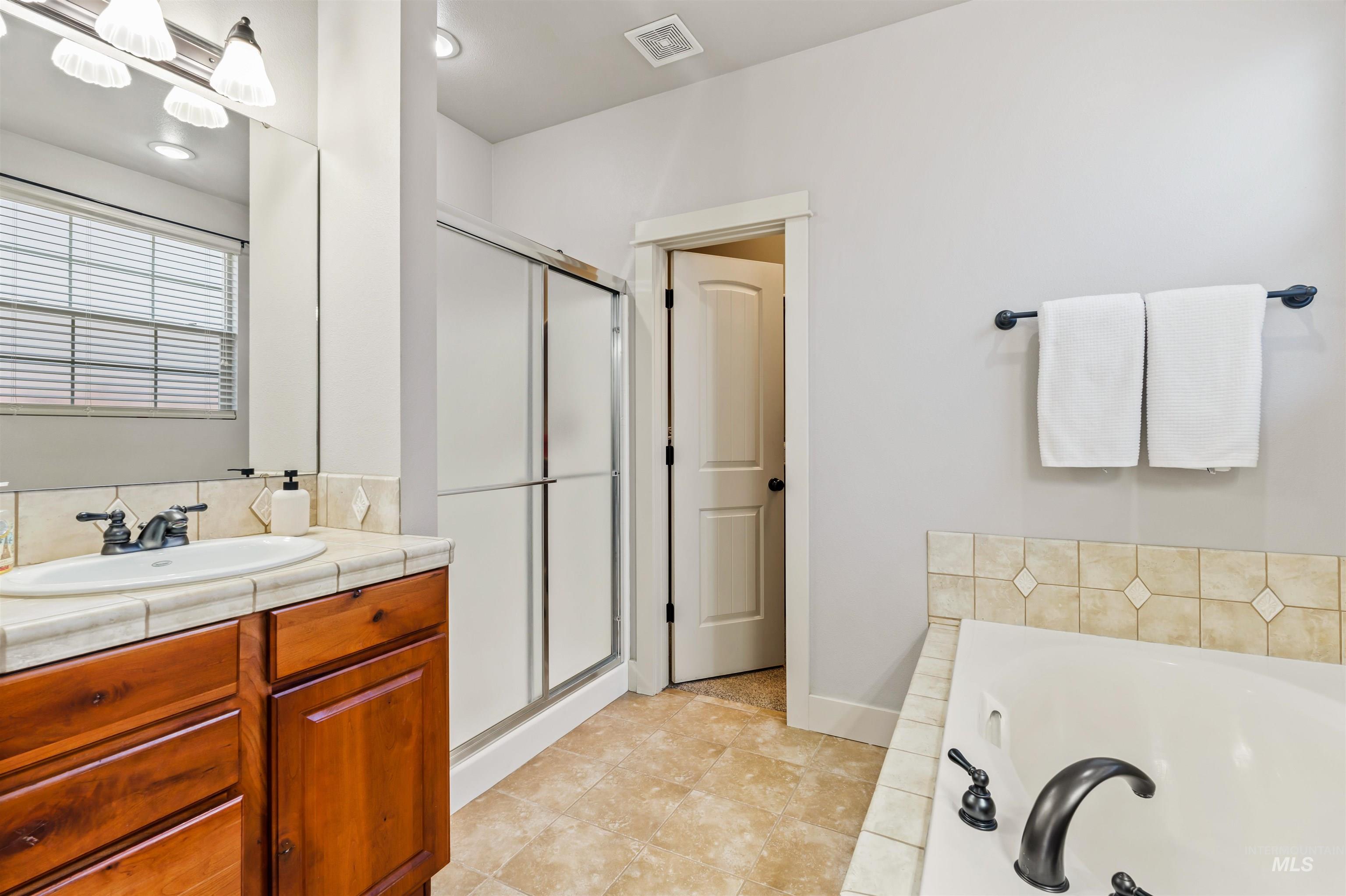 948 E Shadow Creek Ln, Eagle, Idaho 83616, 3 Bedrooms, 2.5 Bathrooms, Residential For Sale, Price $549,000, 98975977