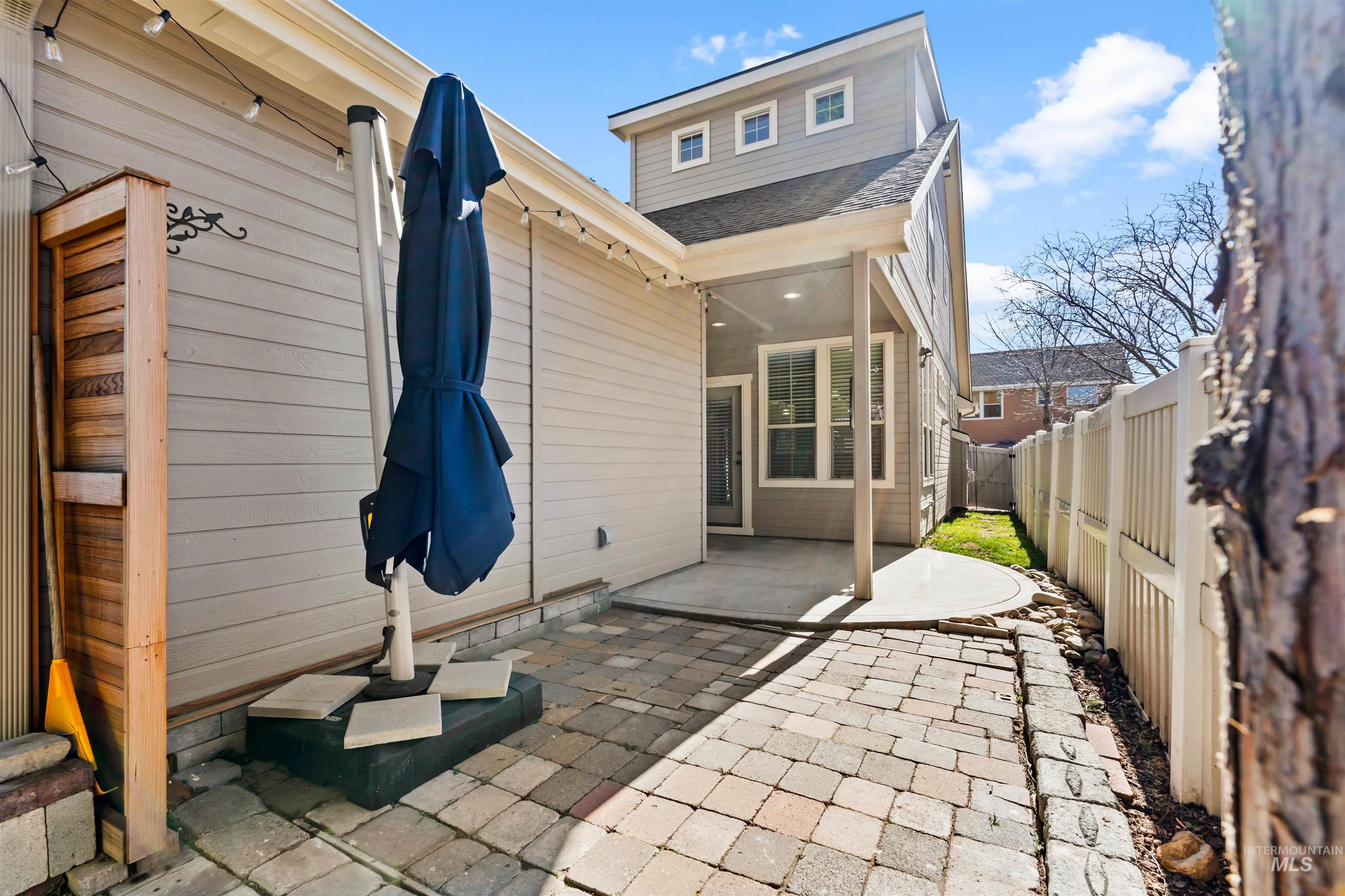 948 E Shadow Creek Ln, Eagle, Idaho 83616, 3 Bedrooms, 2.5 Bathrooms, Residential For Sale, Price $549,000, 98975977