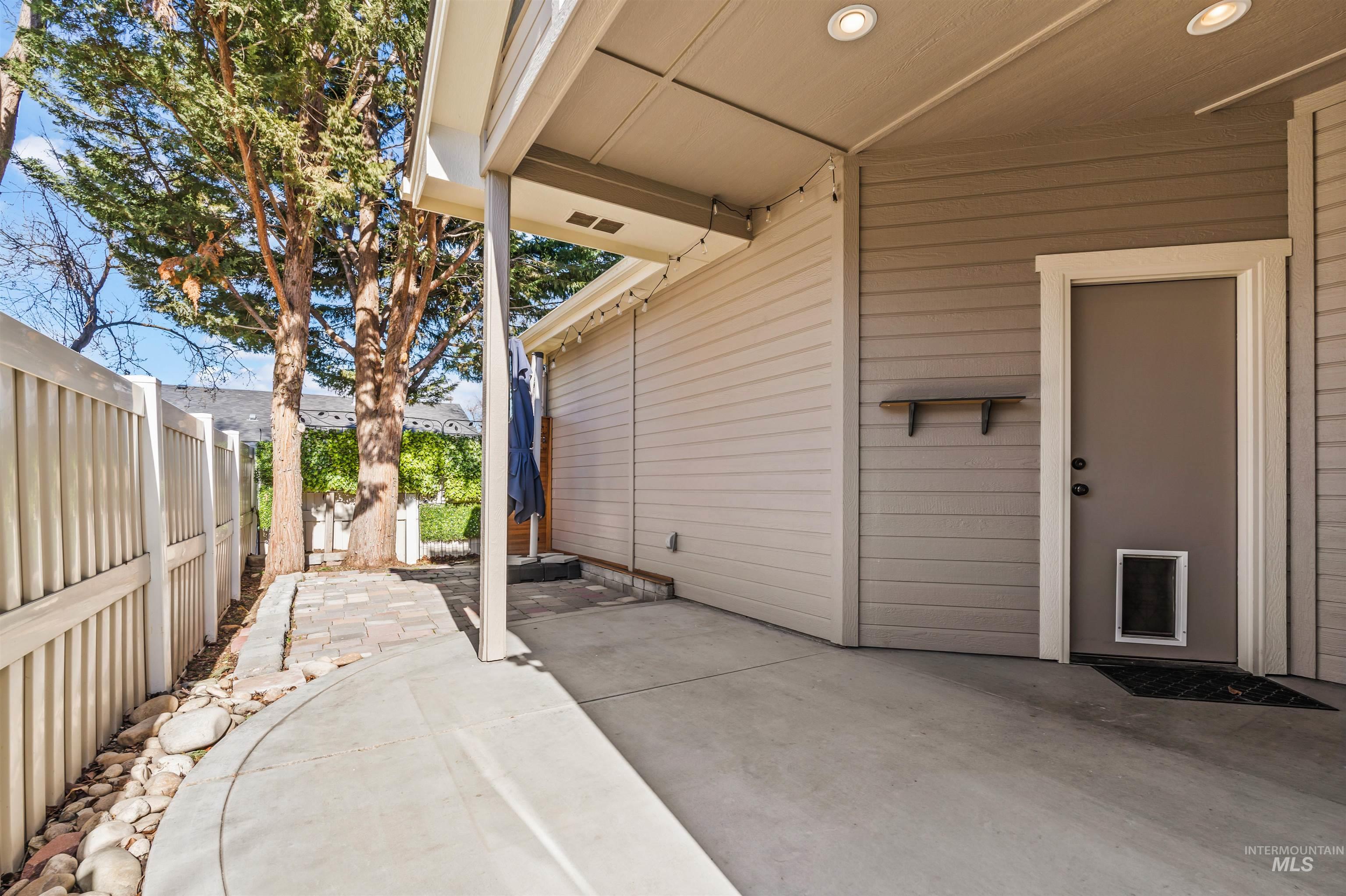 948 E Shadow Creek Ln, Eagle, Idaho 83616, 3 Bedrooms, 2.5 Bathrooms, Residential For Sale, Price $549,000, 98975977