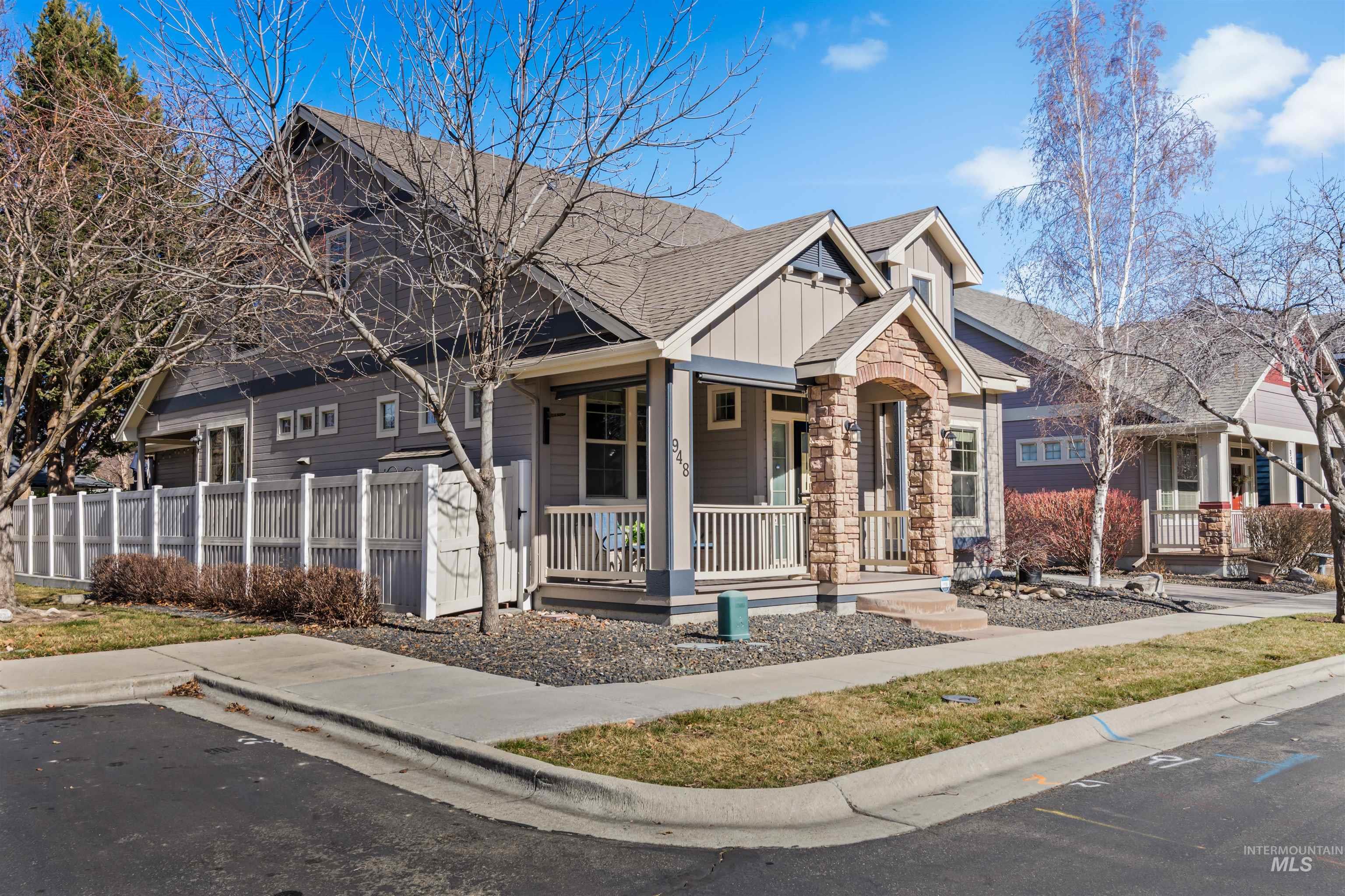 948 E Shadow Creek Ln, Eagle, Idaho 83616, 3 Bedrooms, 2.5 Bathrooms, Residential For Sale, Price $549,000, 98975977