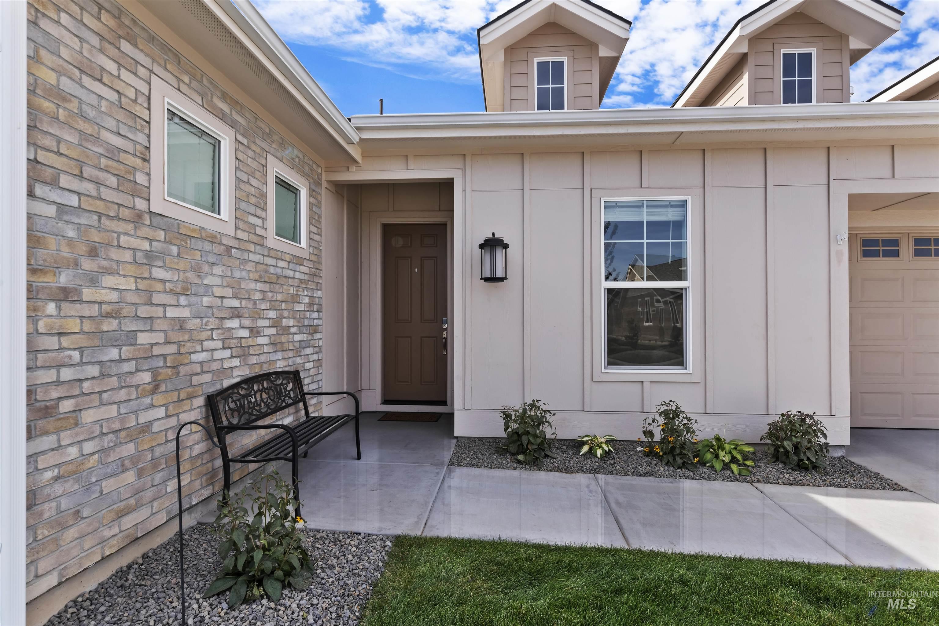 11723 S Glory Lane, Kuna, Idaho 83634, 3 Bedrooms, 3.5 Bathrooms, Residential For Sale, Price $699,900, 98975980