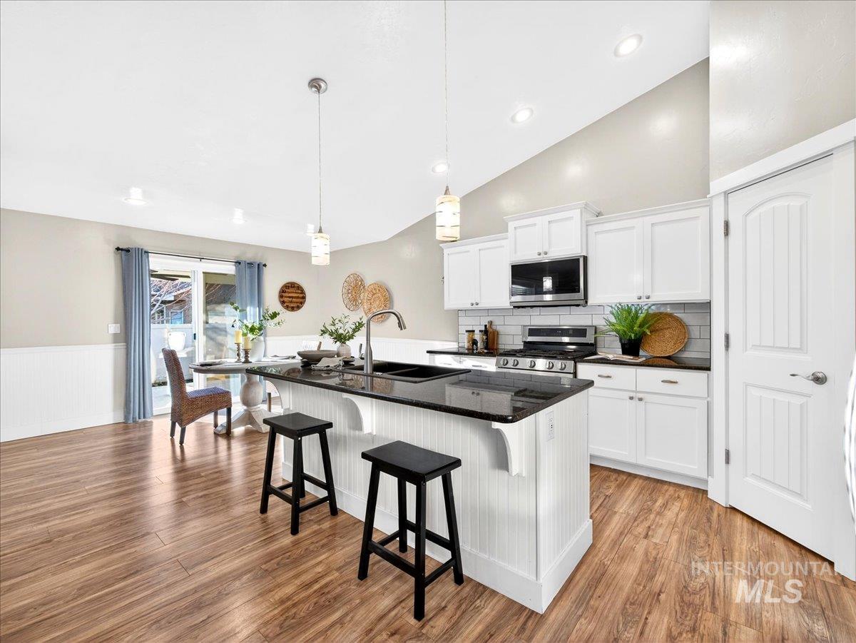 1103 Palace Ave, Emmett, Idaho 83617, 3 Bedrooms, 2 Bathrooms, Residential For Sale, Price $525,000, 98975984