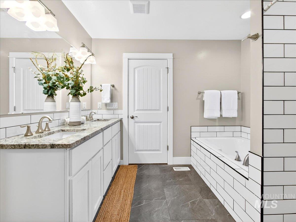 1103 Palace Ave, Emmett, Idaho 83617, 3 Bedrooms, 2 Bathrooms, Residential For Sale, Price $525,000, 98975984