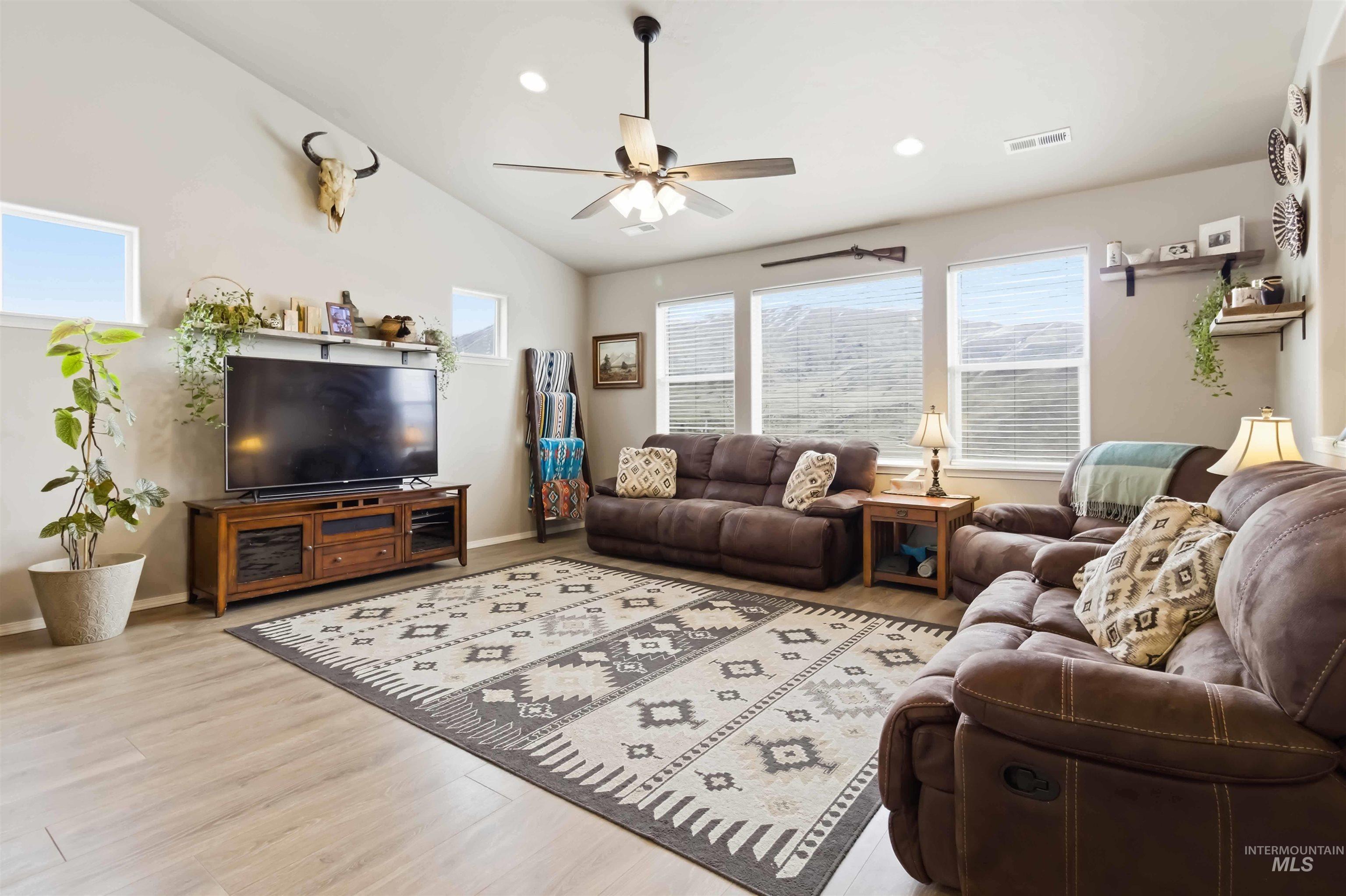 25 River Ridge Court, Horseshoe Bend, Idaho 83629, 4 Bedrooms, 2 Bathrooms, Residential For Sale, Price $799,900,MLS 98975985