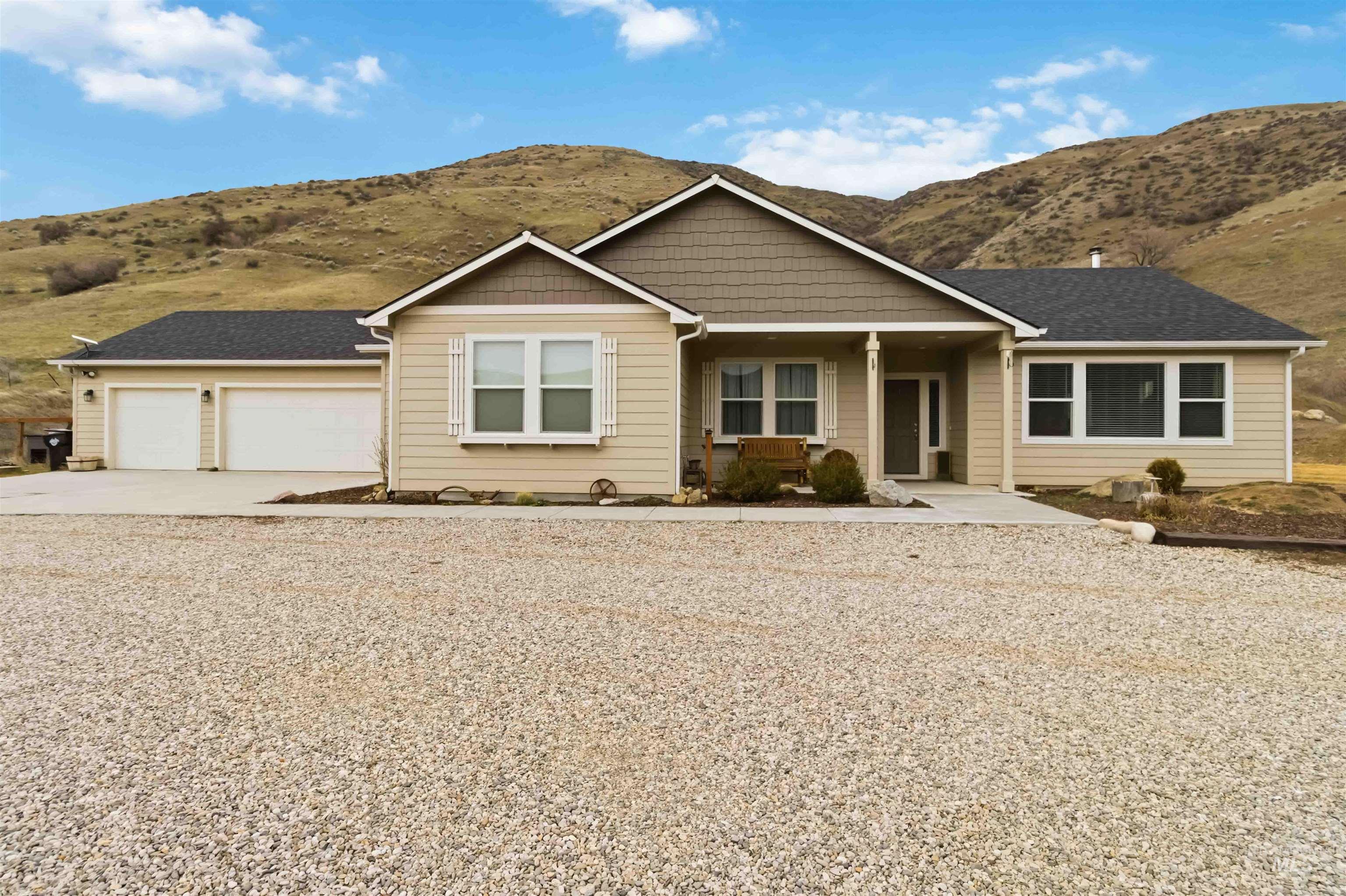 25 River Ridge Court, Horseshoe Bend, Idaho 83629, 4 Bedrooms, 2 Bathrooms, Residential For Sale, Price $799,900,MLS 98975985