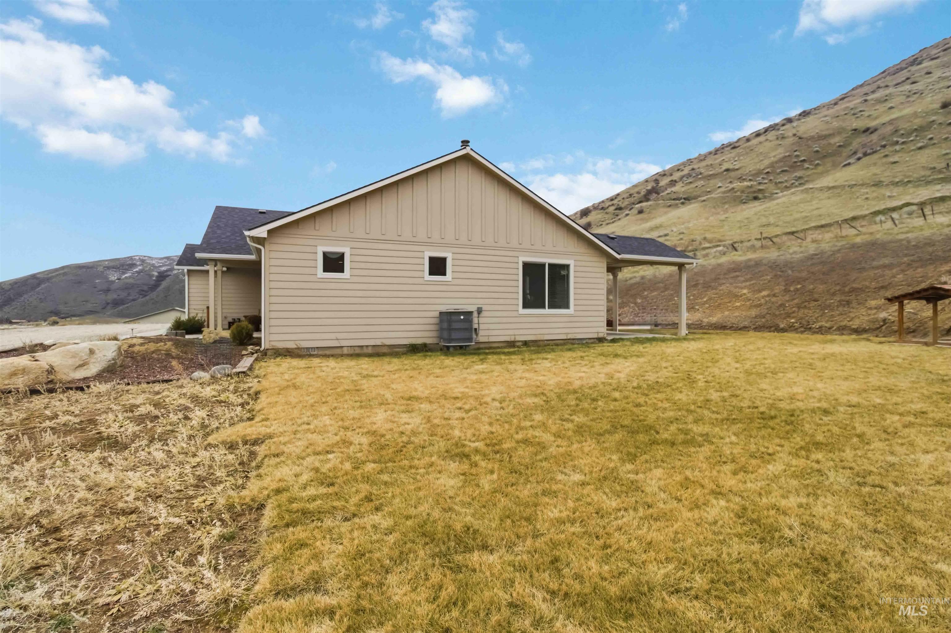 25 River Ridge Court, Horseshoe Bend, Idaho 83629, 4 Bedrooms, 2 Bathrooms, Residential For Sale, Price $799,900,MLS 98975985