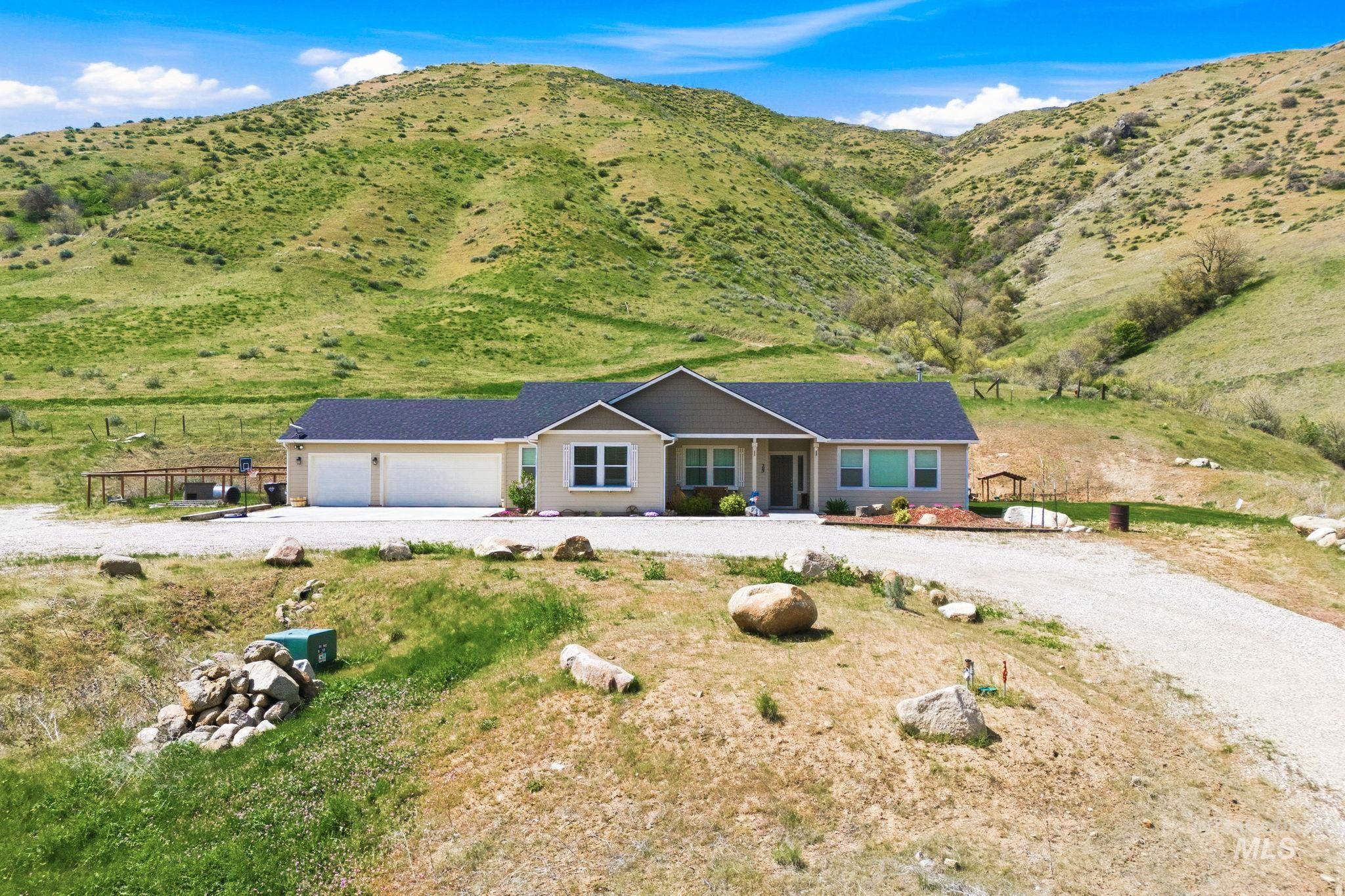 25 River Ridge Court, Horseshoe Bend, Idaho 83629, 4 Bedrooms, 2 Bathrooms, Residential For Sale, Price $789,900, 98975985
