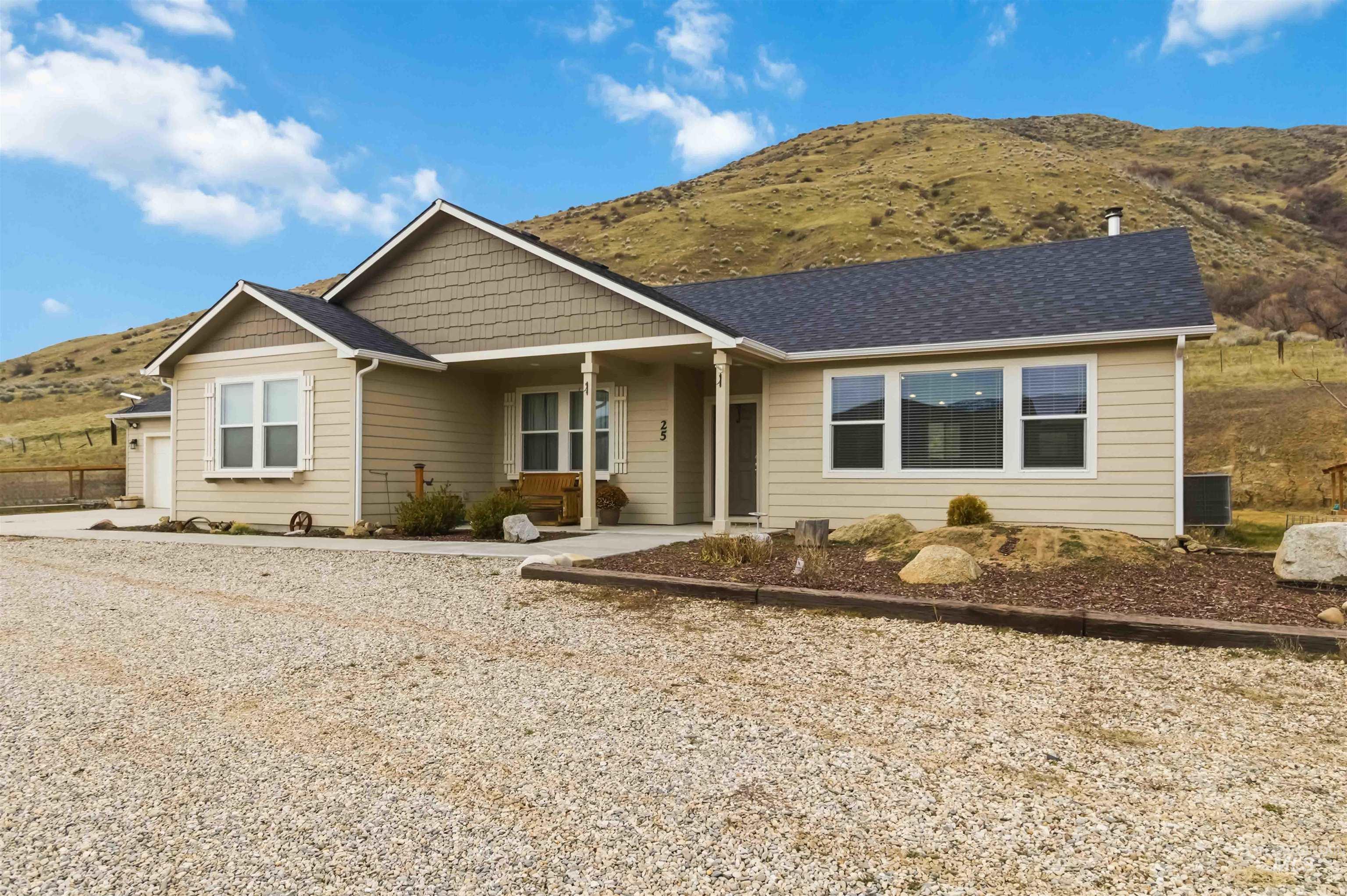 25 River Ridge Court, Horseshoe Bend, Idaho 83629, 4 Bedrooms, 2 Bathrooms, Residential For Sale, Price $799,900,MLS 98975985