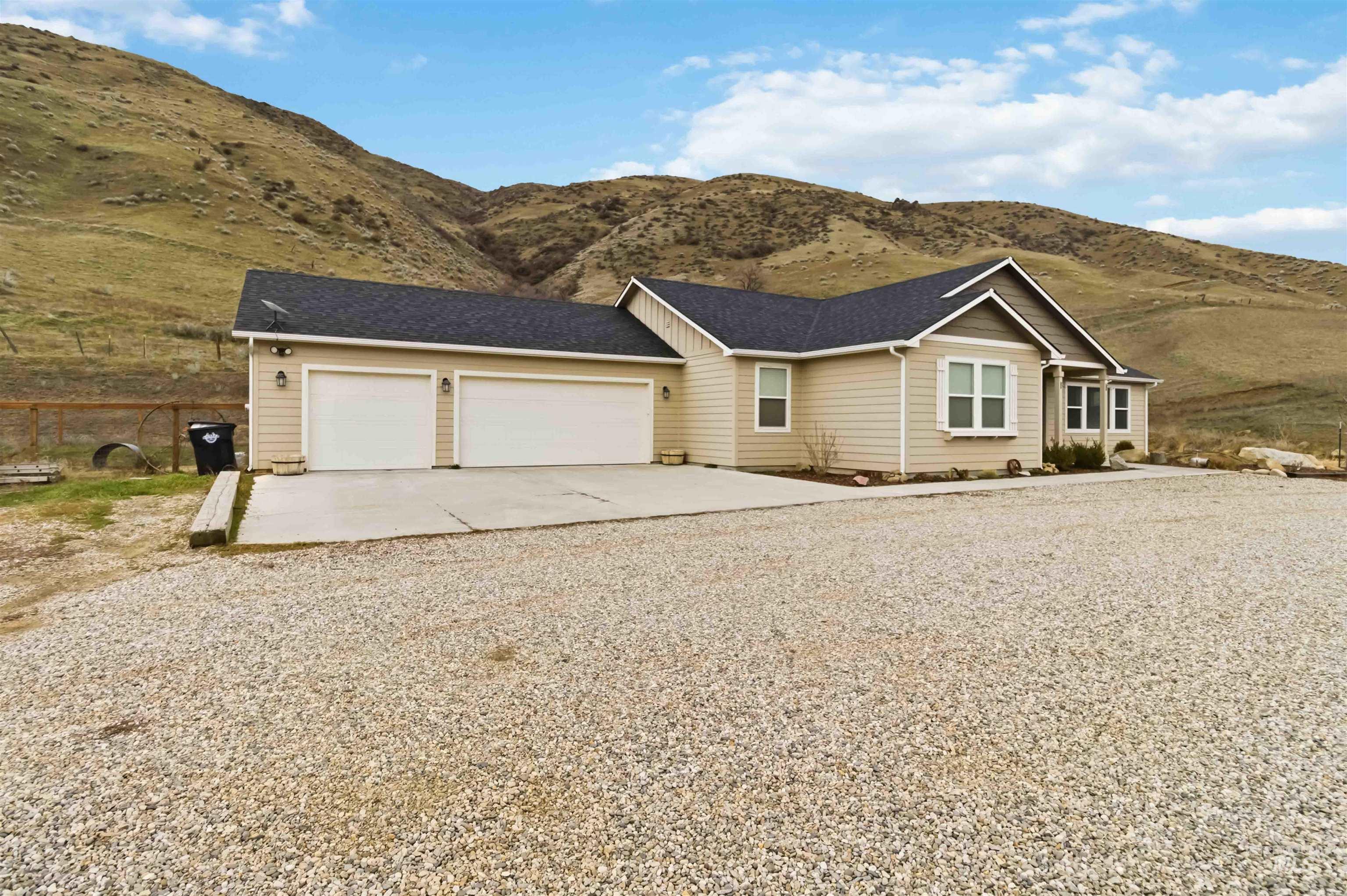 25 River Ridge Court, Horseshoe Bend, Idaho 83629, 4 Bedrooms, 2 Bathrooms, Residential For Sale, Price $799,900,MLS 98975985