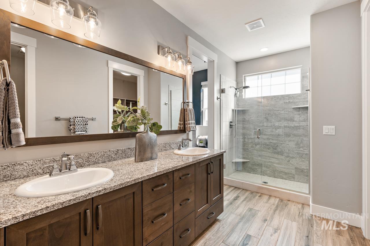 2852 S Shady Lane, Boise, Idaho 83716, 5 Bedrooms, 2.5 Bathrooms, Residential For Sale, Price $800,000,MLS 98975987