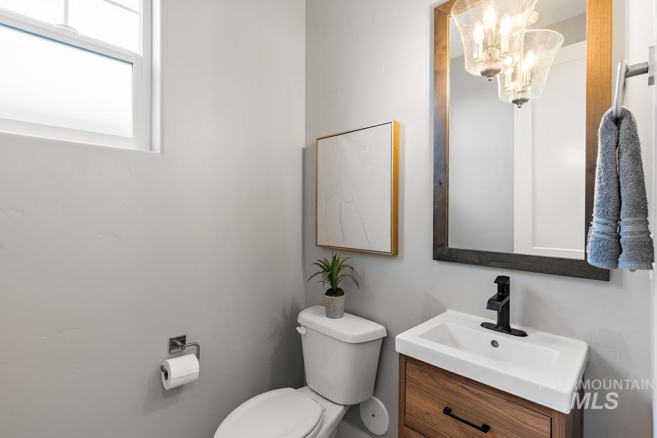 2852 S Shady Lane, Boise, Idaho 83716, 5 Bedrooms, 2.5 Bathrooms, Residential For Sale, Price $800,000,MLS 98975987