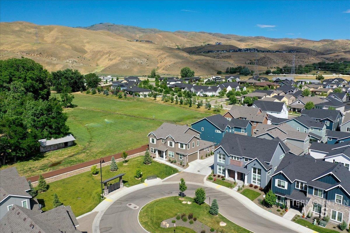 2852 S Shady Lane, Boise, Idaho 83716, 5 Bedrooms, 2.5 Bathrooms, Residential For Sale, Price $800,000,MLS 98975987