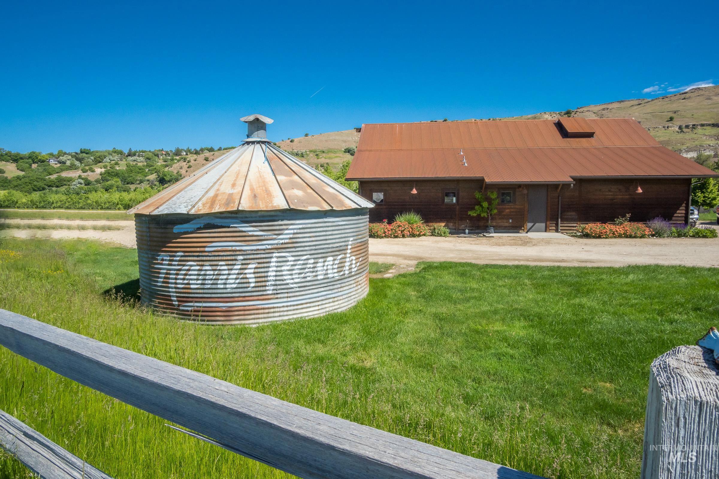 2852 S Shady Lane, Boise, Idaho 83716, 5 Bedrooms, 2.5 Bathrooms, Residential For Sale, Price $800,000,MLS 98975987