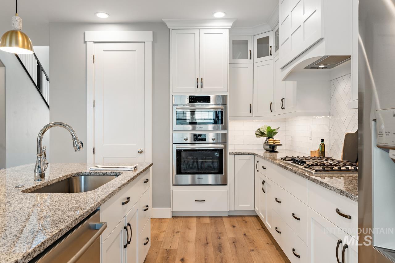 2852 S Shady Lane, Boise, Idaho 83716, 5 Bedrooms, 2.5 Bathrooms, Residential For Sale, Price $800,000,MLS 98975987