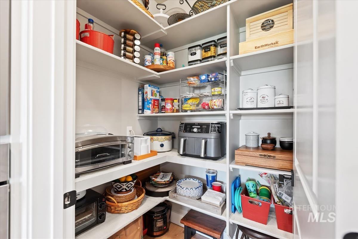 12127 S Aves Place, Nampa, Idaho 83686, 3 Bedrooms, 2 Bathrooms, Residential For Sale, Price $695,000, 98975991