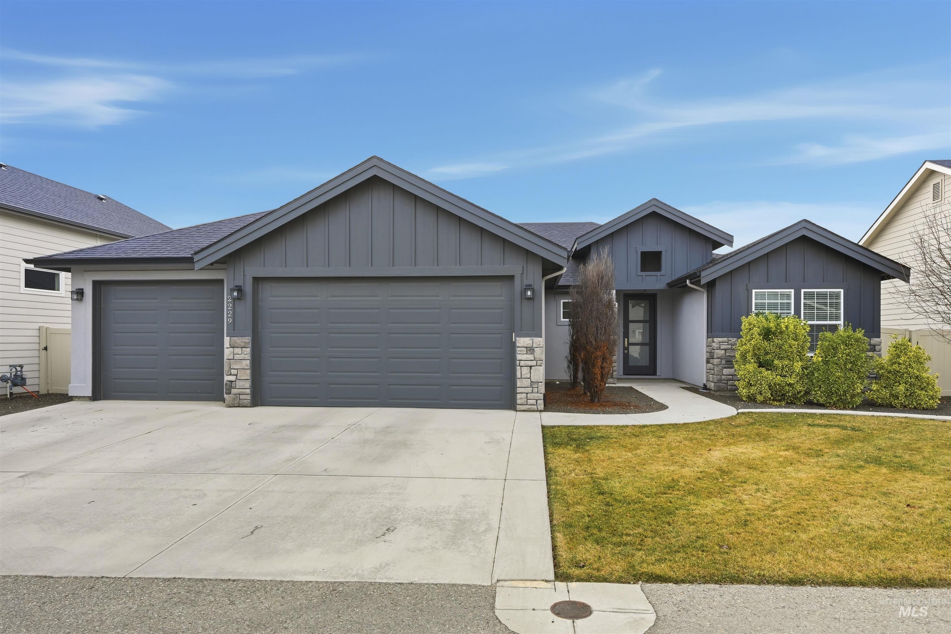 2229 E Grayson St, Meridian, Idaho 83642, 3 Bedrooms, 2 Bathrooms, Residential For Sale, Price $569,900,MLS 98975992