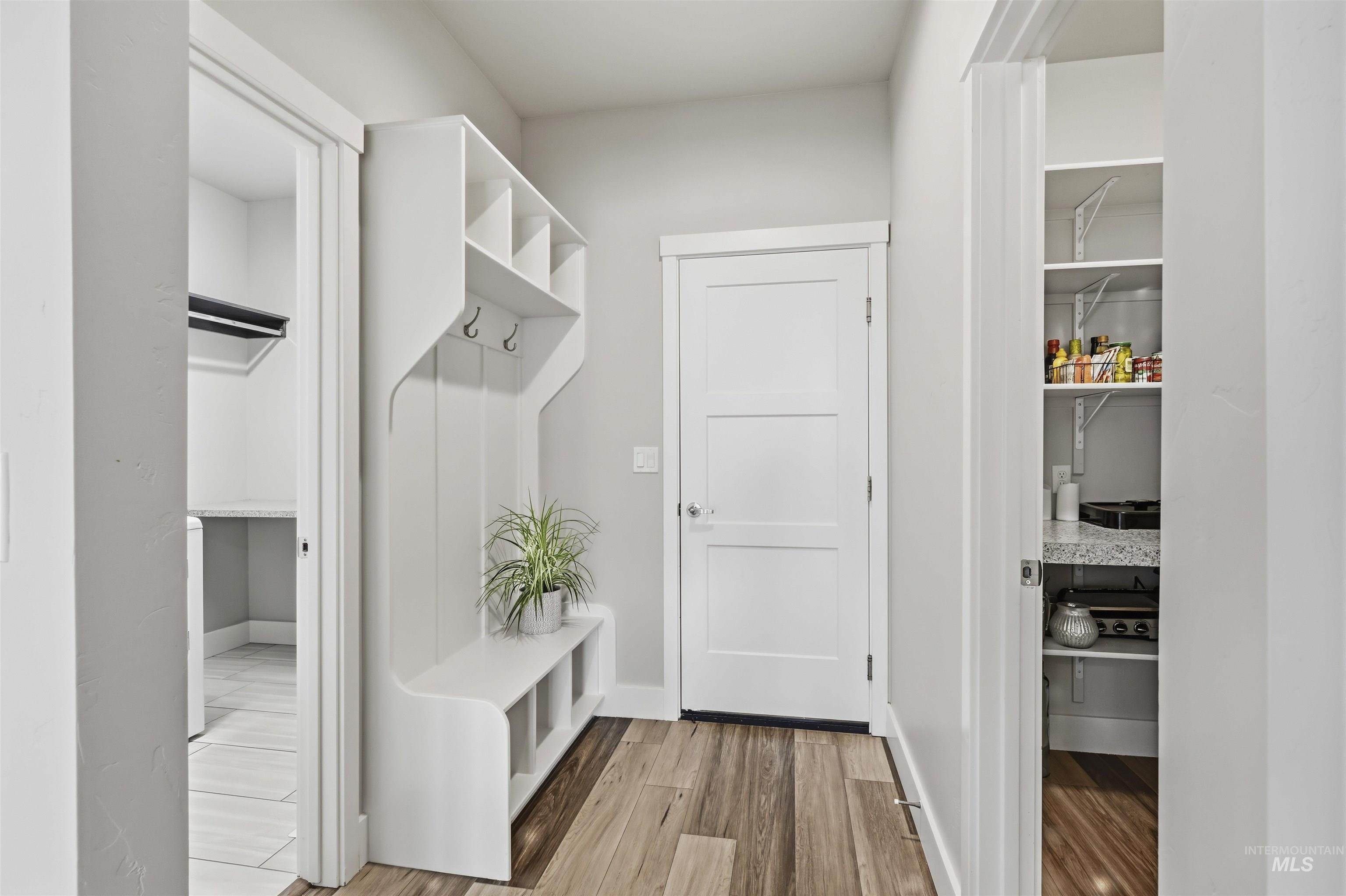 2229 E Grayson St, Meridian, Idaho 83642, 3 Bedrooms, 2 Bathrooms, Residential For Sale, Price $569,900,MLS 98975992