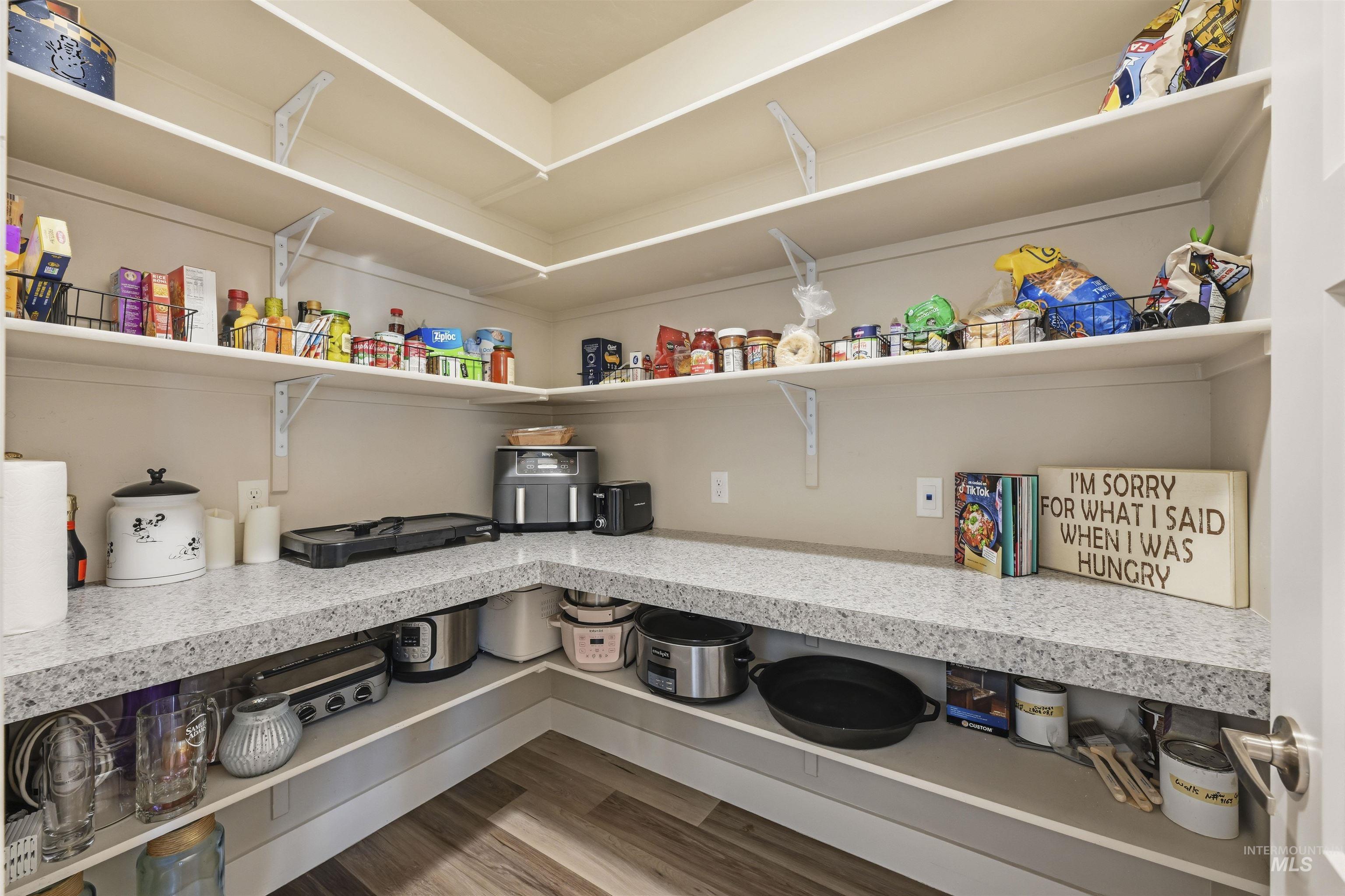 2229 E Grayson St, Meridian, Idaho 83642, 3 Bedrooms, 2 Bathrooms, Residential For Sale, Price $569,900,MLS 98975992