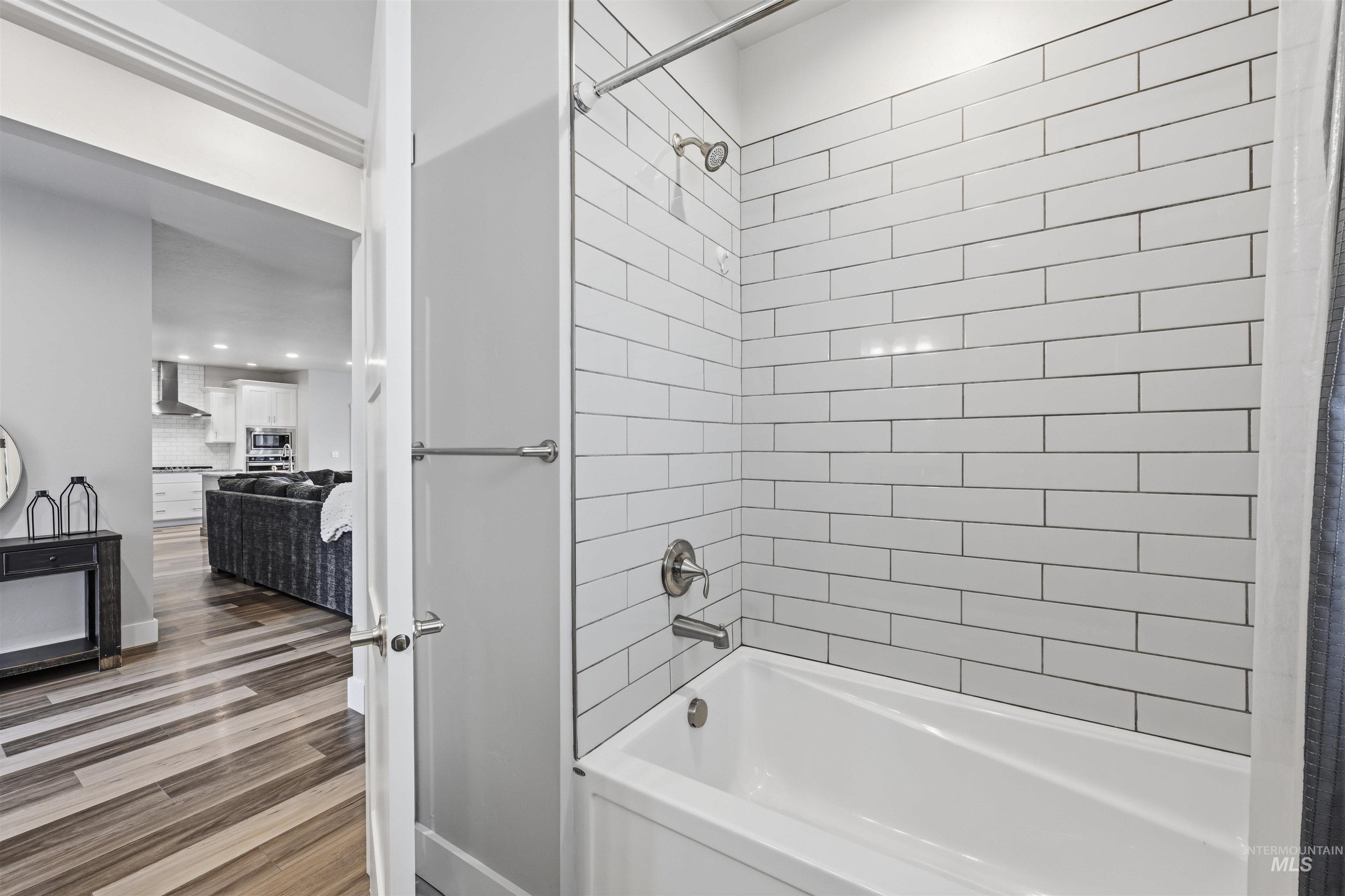 2229 E Grayson St, Meridian, Idaho 83642, 3 Bedrooms, 2 Bathrooms, Residential For Sale, Price $569,900,MLS 98975992