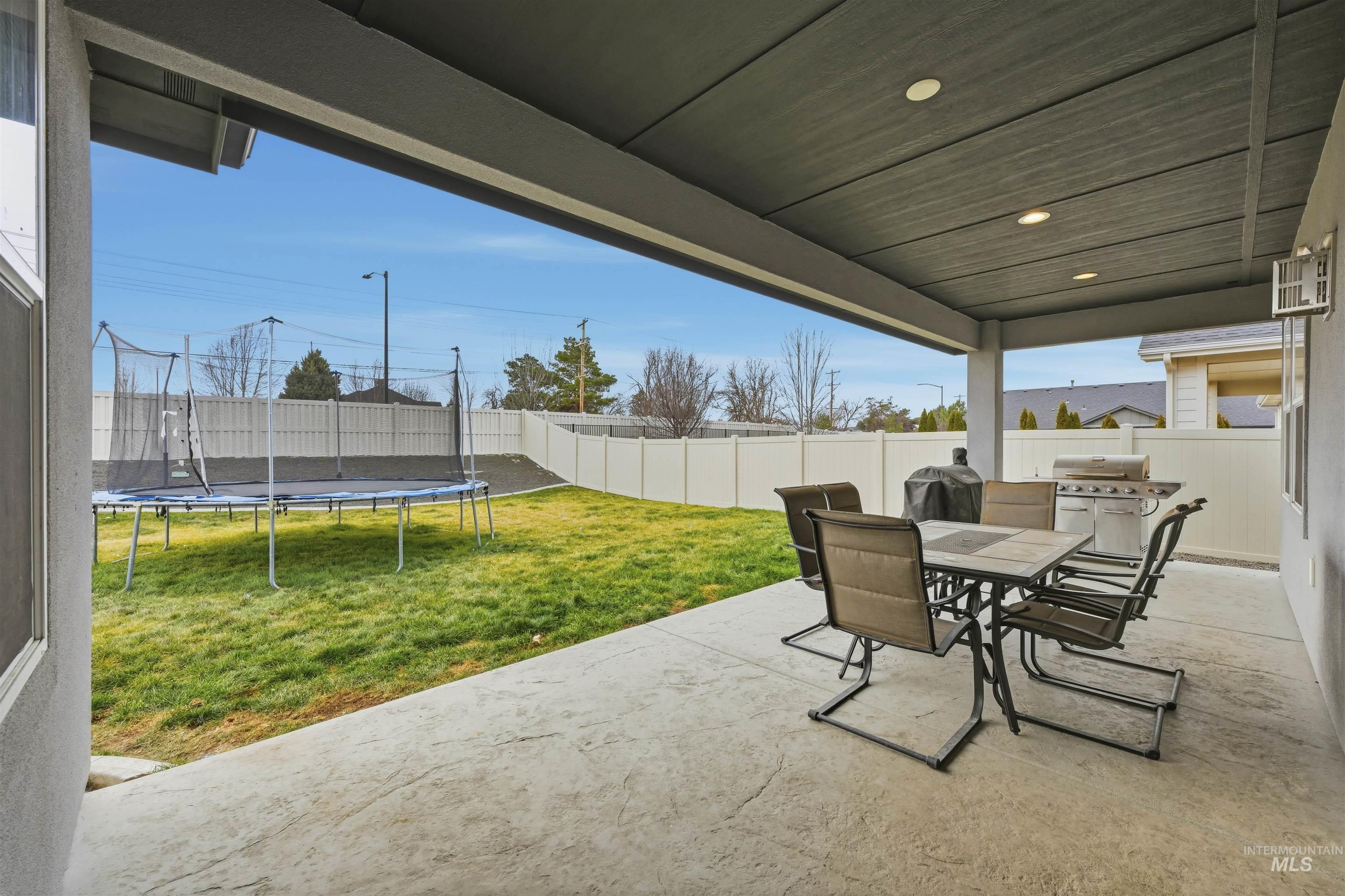 2229 E Grayson St, Meridian, Idaho 83642, 3 Bedrooms, 2 Bathrooms, Residential For Sale, Price $569,900,MLS 98975992