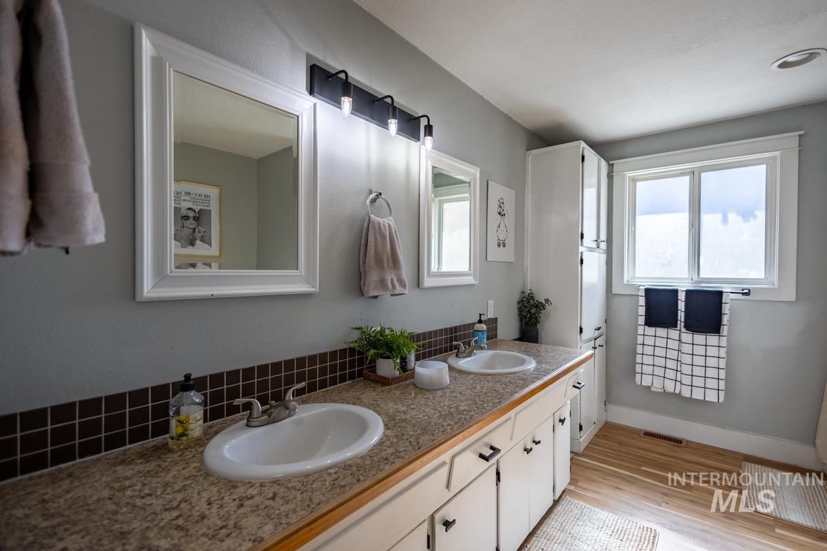 6701 W Kirkwood, Boise, Idaho 83709, 6 Bedrooms, 2 Bathrooms, Residential For Sale, Price $564,900, 98975993