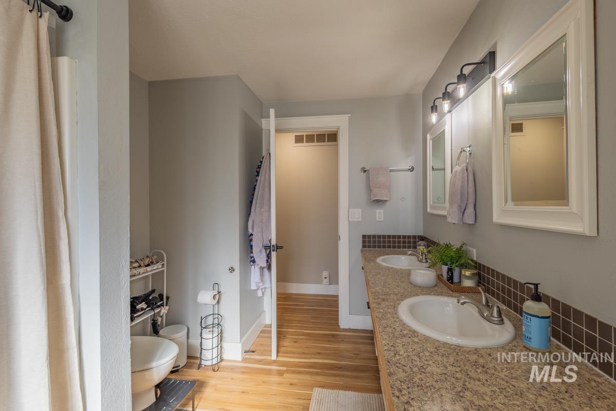 6701 W Kirkwood, Boise, Idaho 83709, 6 Bedrooms, 2 Bathrooms, Residential For Sale, Price $564,900, 98975993