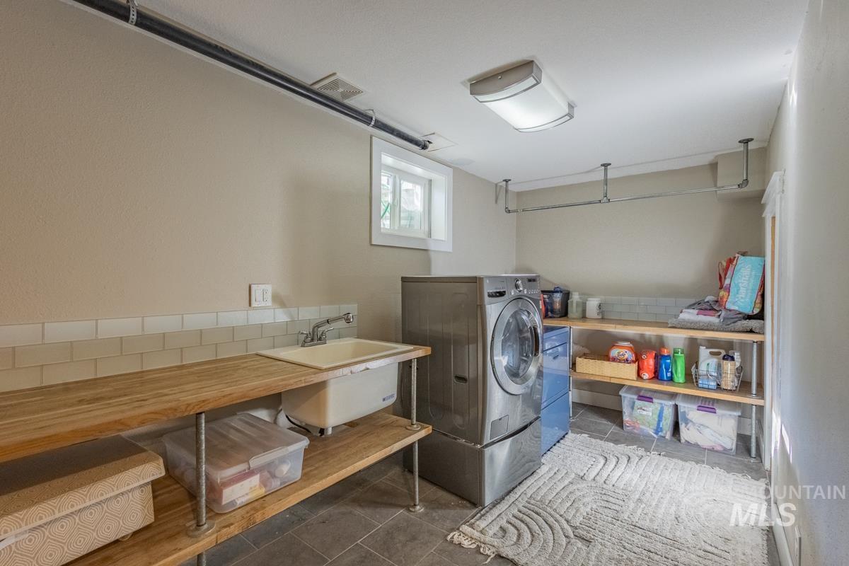 6701 W Kirkwood, Boise, Idaho 83709, 6 Bedrooms, 2 Bathrooms, Residential For Sale, Price $564,900, 98975993