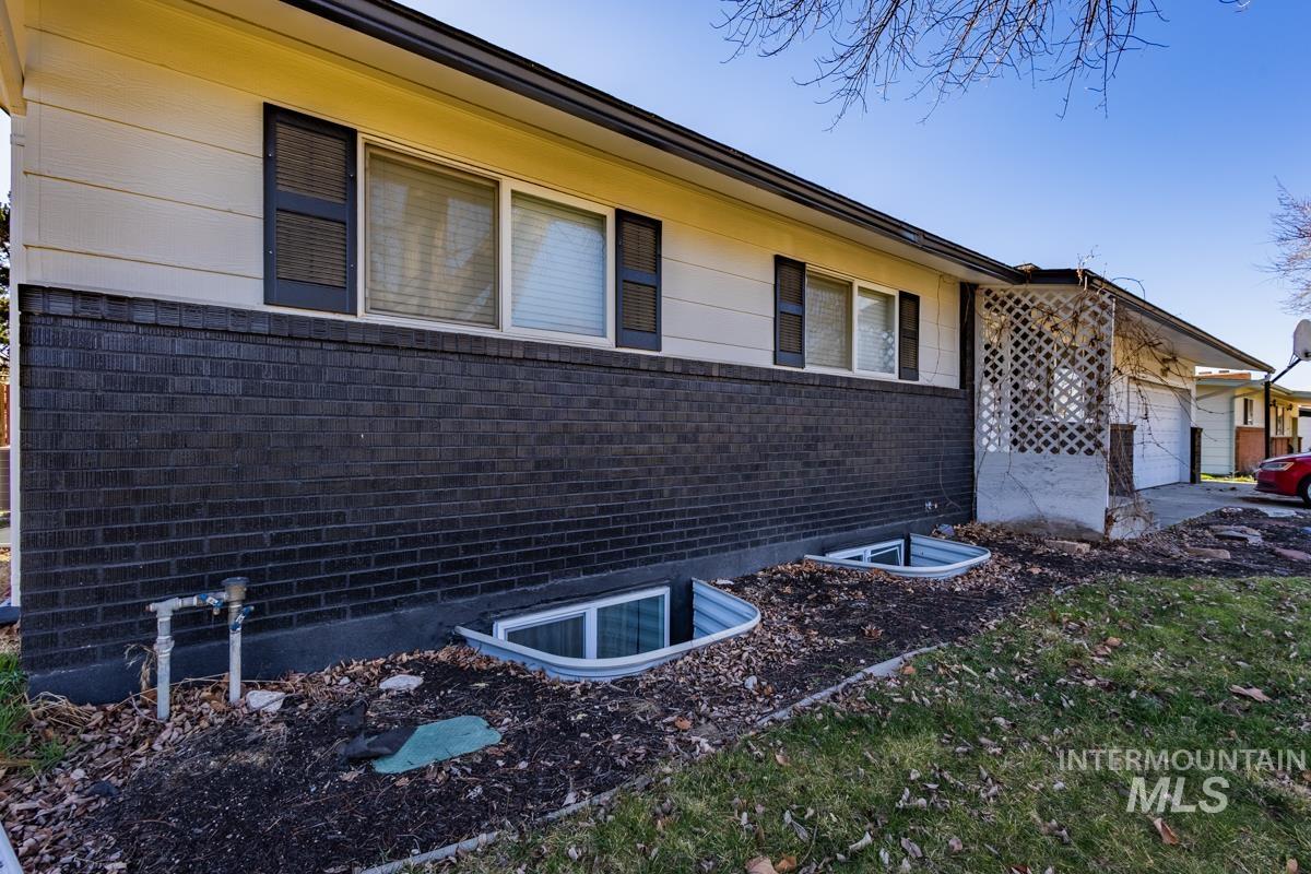 6701 W Kirkwood, Boise, Idaho 83709, 6 Bedrooms, 2 Bathrooms, Residential For Sale, Price $564,900, 98975993